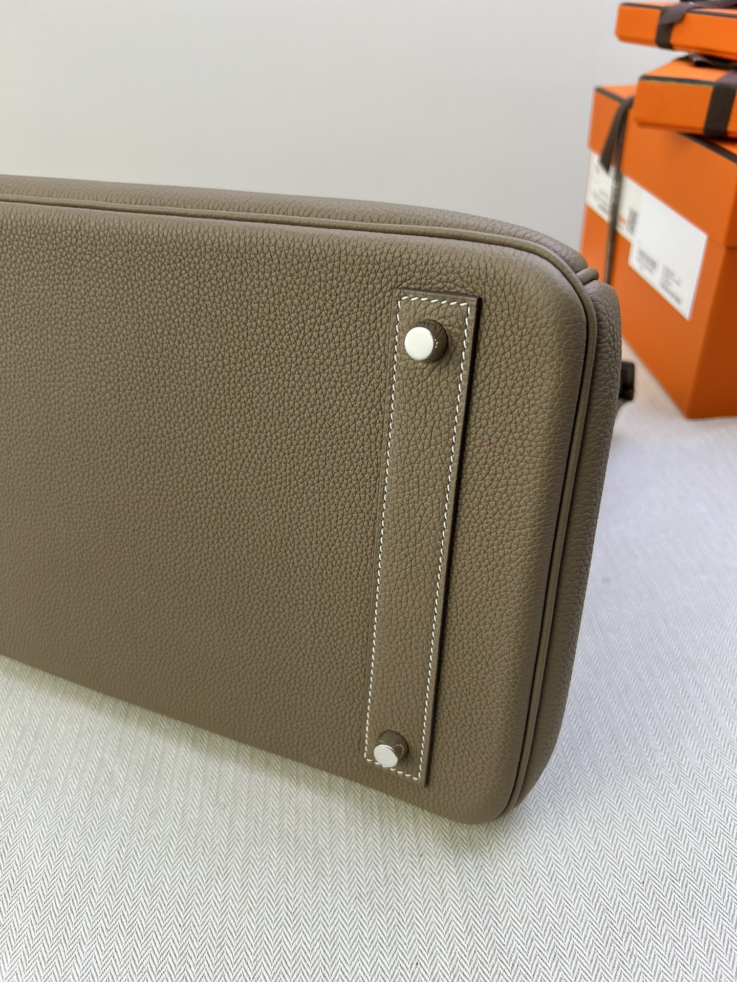 Hermès Model: Birkin 40 Color: Elephant Gray with Silver Hardware Dimensions: 40cm x 30cm x 21cm