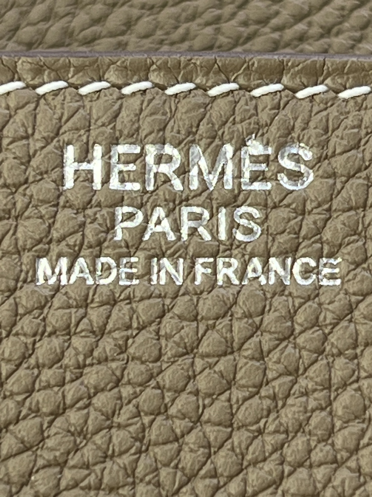 Hermès Model: Birkin 40 Color: Elephant Gray with Silver Hardware Dimensions: 40cm x 30cm x 21cm