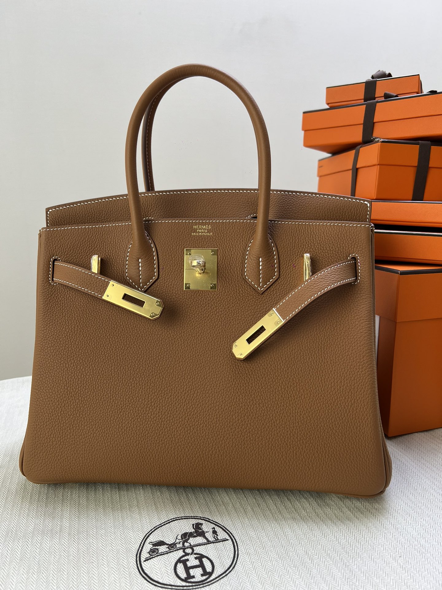 Hermès Model: Birkin 30 Color: Golden Brown with Gold Hardware Dimensions: 30cm x 22cm x 16cm