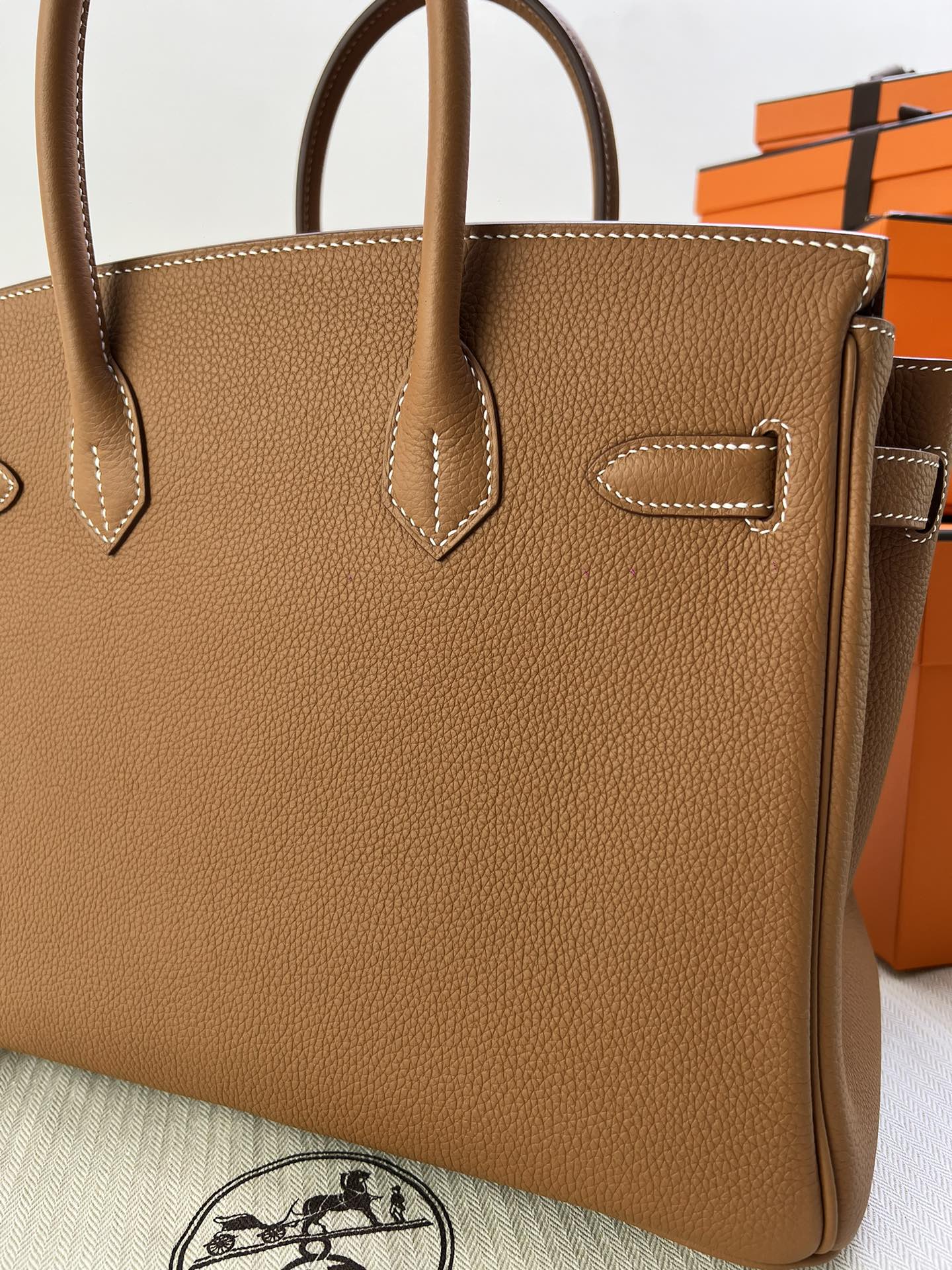 Hermès Model: Birkin 30 Color: Golden Brown with Gold Hardware Dimensions: 30cm x 22cm x 16cm