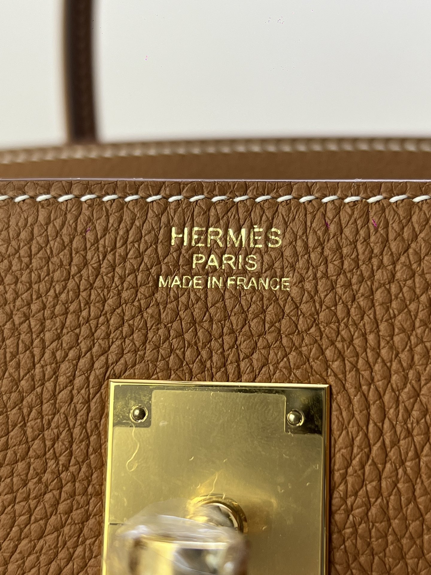 Hermès Model: Birkin 30 Color: Golden Brown with Gold Hardware Dimensions: 30cm x 22cm x 16cm