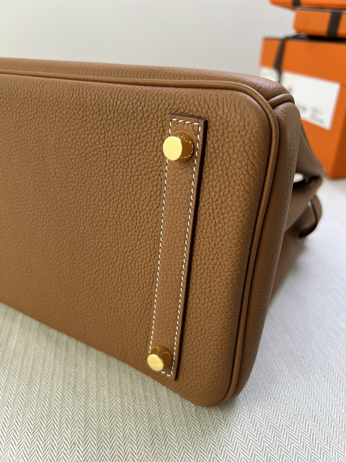 Hermès Model: Birkin 30 Color: Golden Brown with Gold Hardware Dimensions: 30cm x 22cm x 16cm