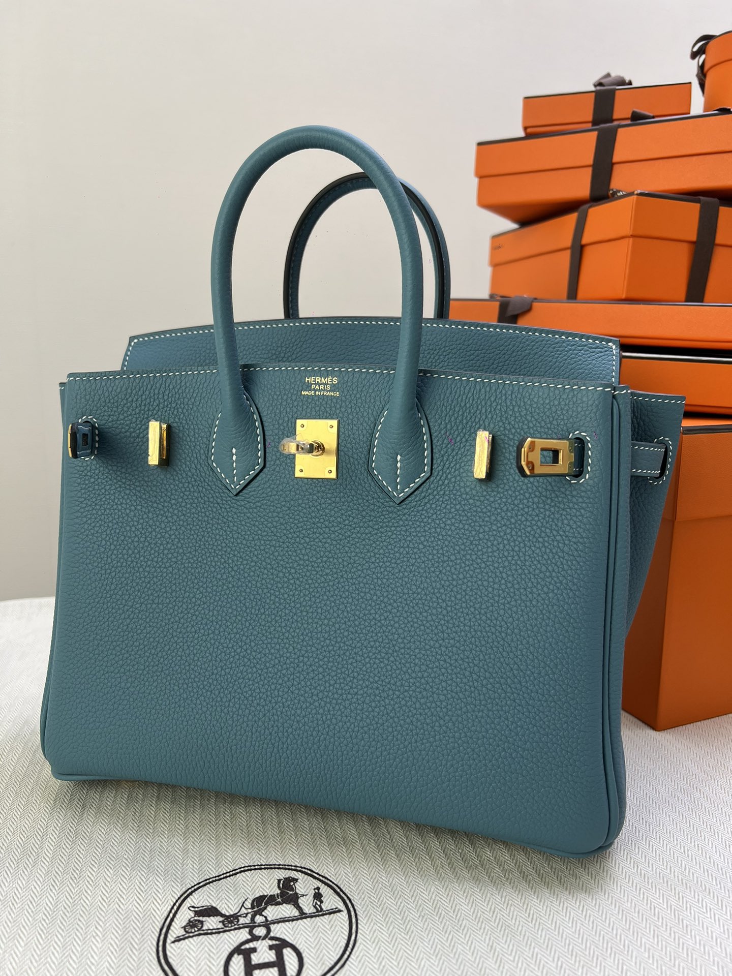 Hermès Model: Birkin 25 Color: Denim Blue with Gold Hardware Dimensions: 25cm x 20cm x 13cm