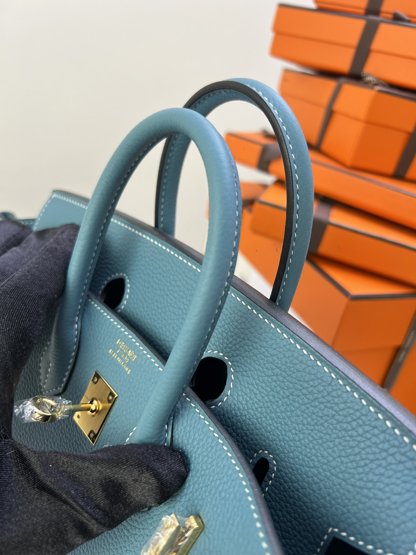 Hermès Model: Birkin 25 Color: Denim Blue with Gold Hardware Dimensions: 25cm x 20cm x 13cm