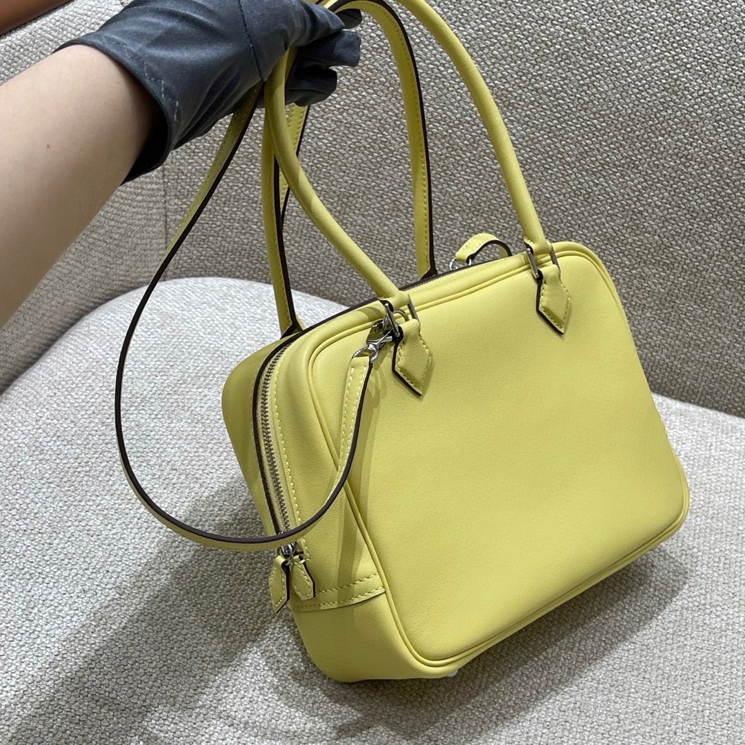 Hermès Model: Mini Plume Color: Chick Yellow Dimensions: 21cm x 15cm x 7.5cm