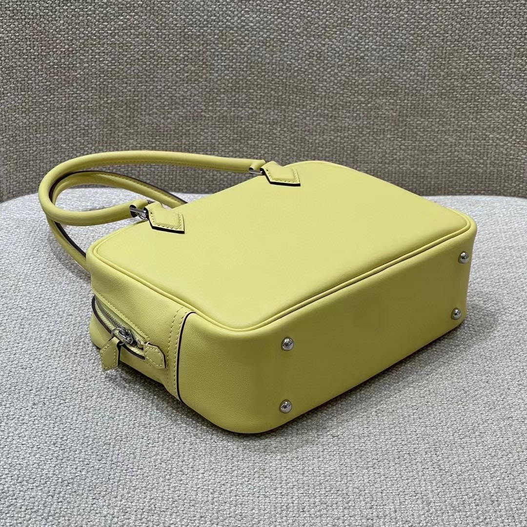 Hermès Model: Mini Plume Color: Chick Yellow Dimensions: 21cm x 15cm x 7.5cm