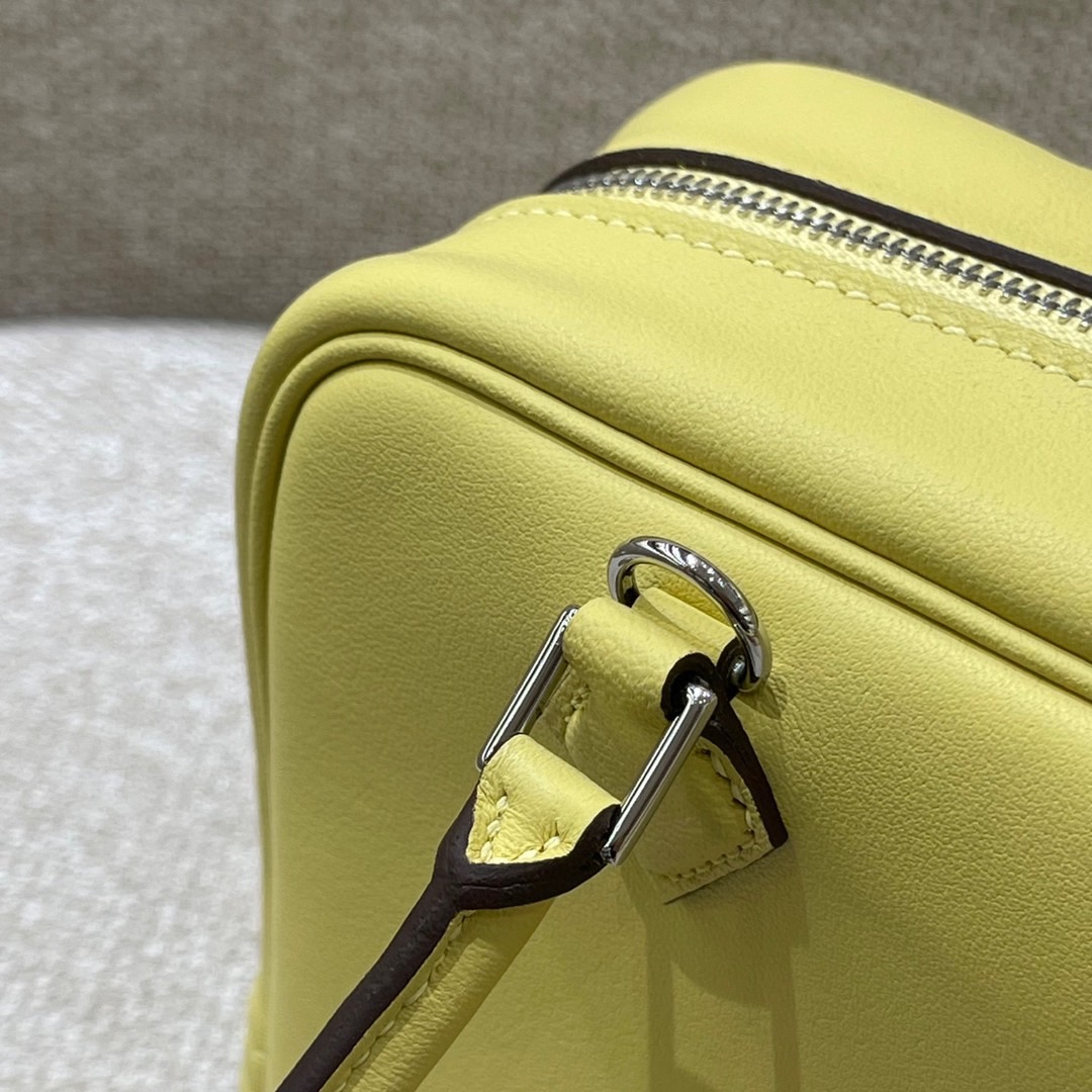 Hermès Model: Mini Plume Color: Chick Yellow Dimensions: 21cm x 15cm x 7.5cm