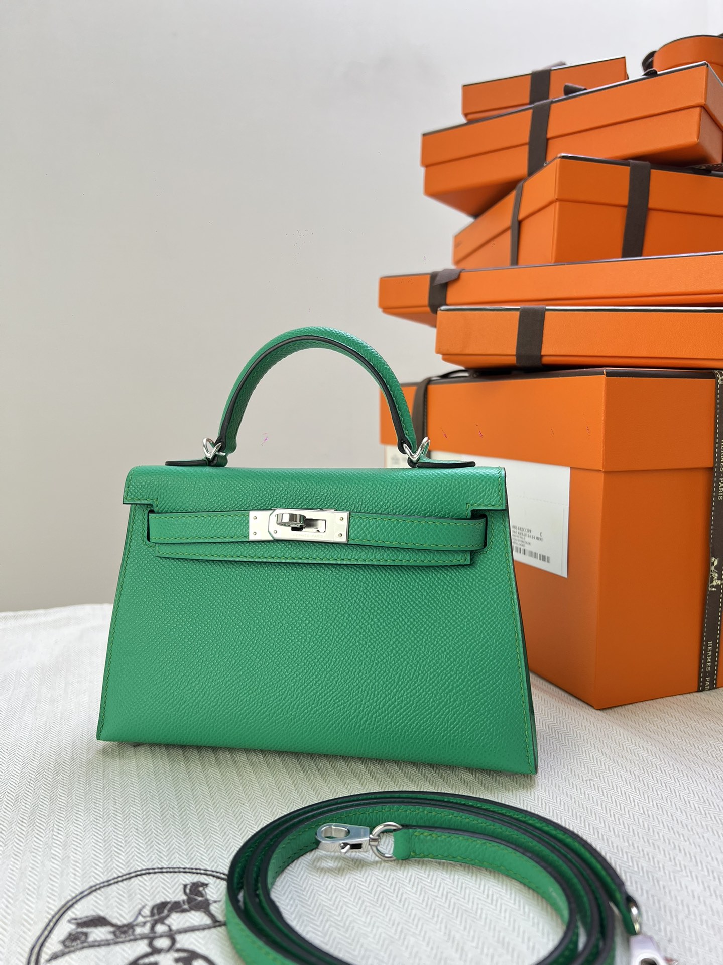 Hermès Model: Kelly Mini 2nd Generation Color: Mint Green with Silver Hardware Dimensions: 19cm x 12cm x 5.5cm