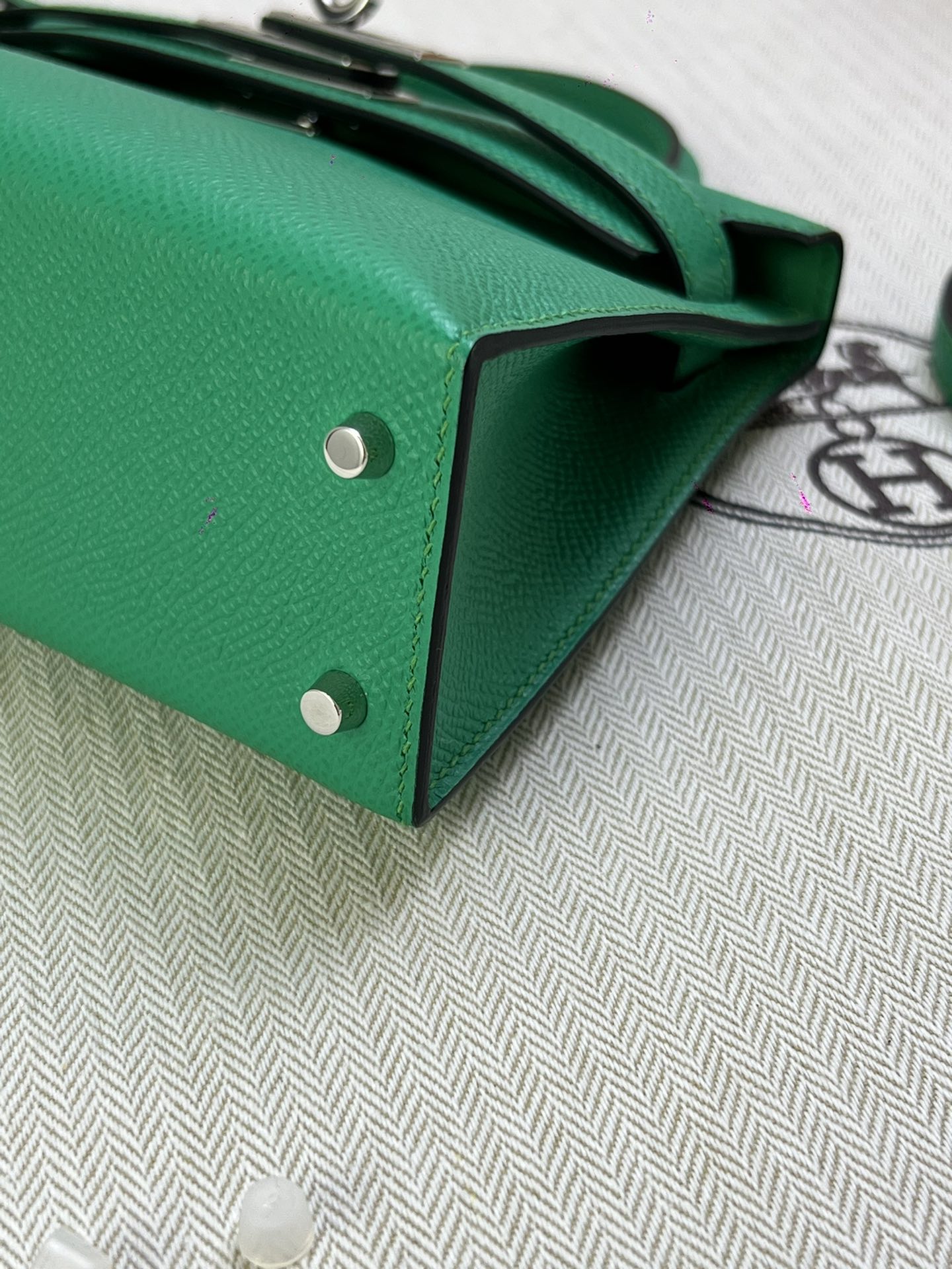 Hermès Model: Kelly Mini 2nd Generation Color: Mint Green with Silver Hardware Dimensions: 19cm x 12cm x 5.5cm