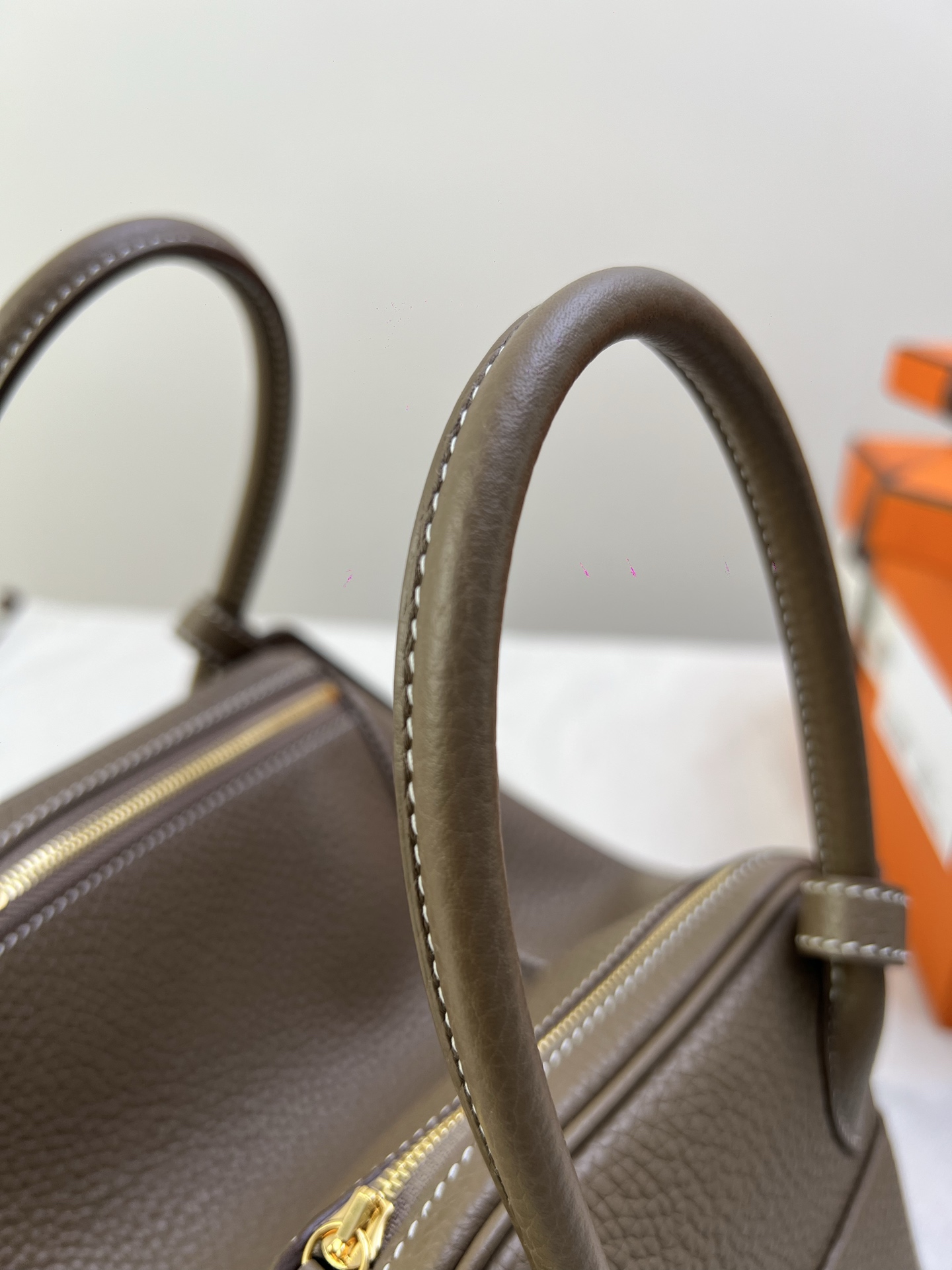 Hermès Model: Lindy 26 Color: Elephant Gray with Gold Hardware Dimensions: 26cm x 18cm x 13cm