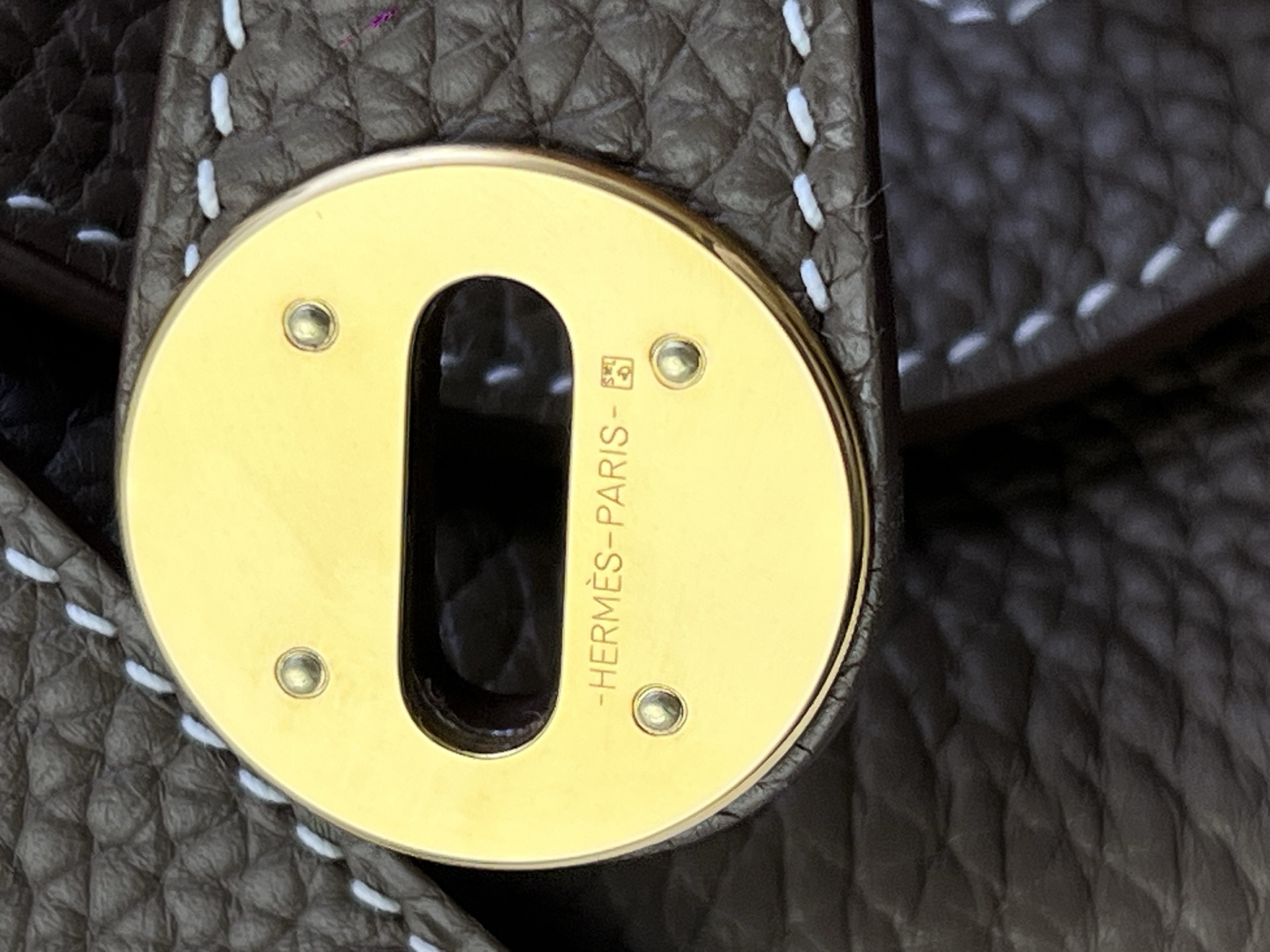 Hermès Model: Lindy 26 Color: Elephant Gray with Gold Hardware Dimensions: 26cm x 18cm x 13cm