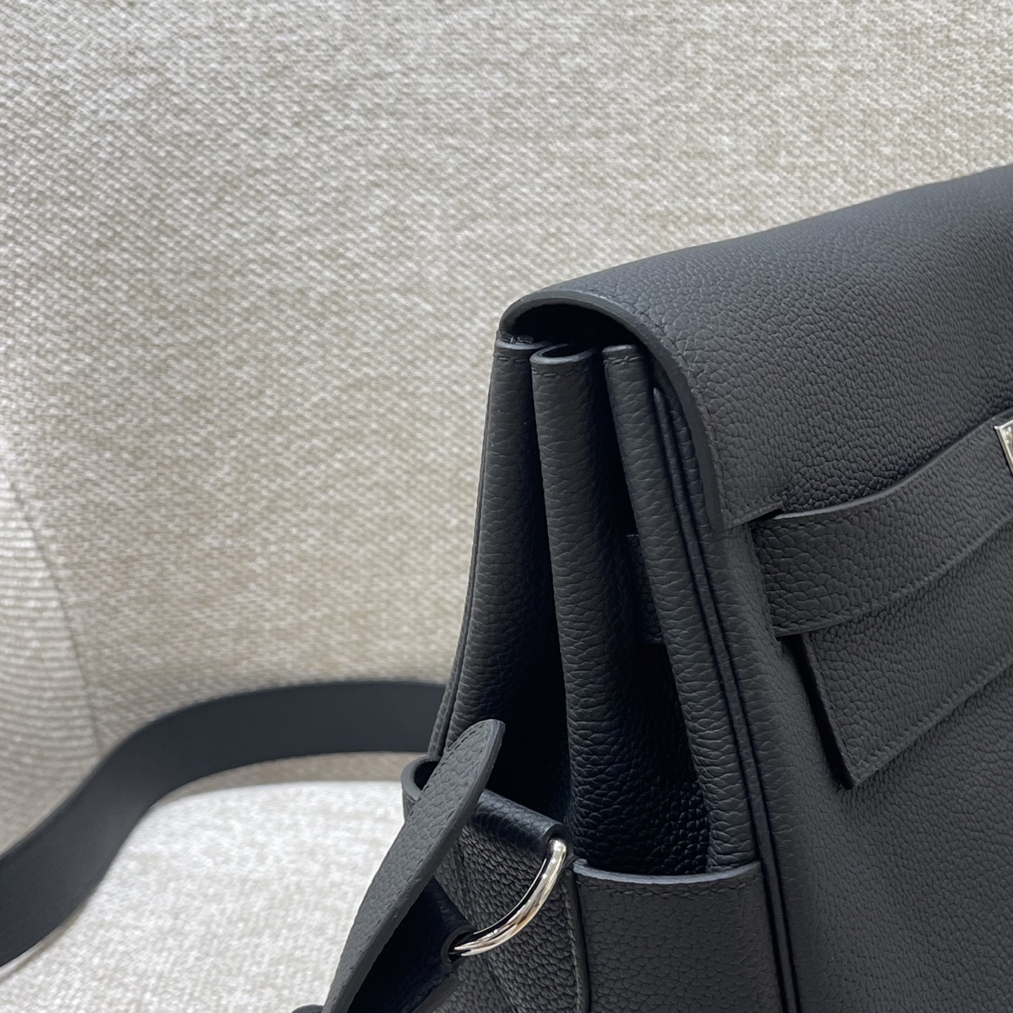 Hermès Model: Kelly 34 Messenger Color: Black with Silver Hardware Dimensions: 34cm x 27cm x 14cm