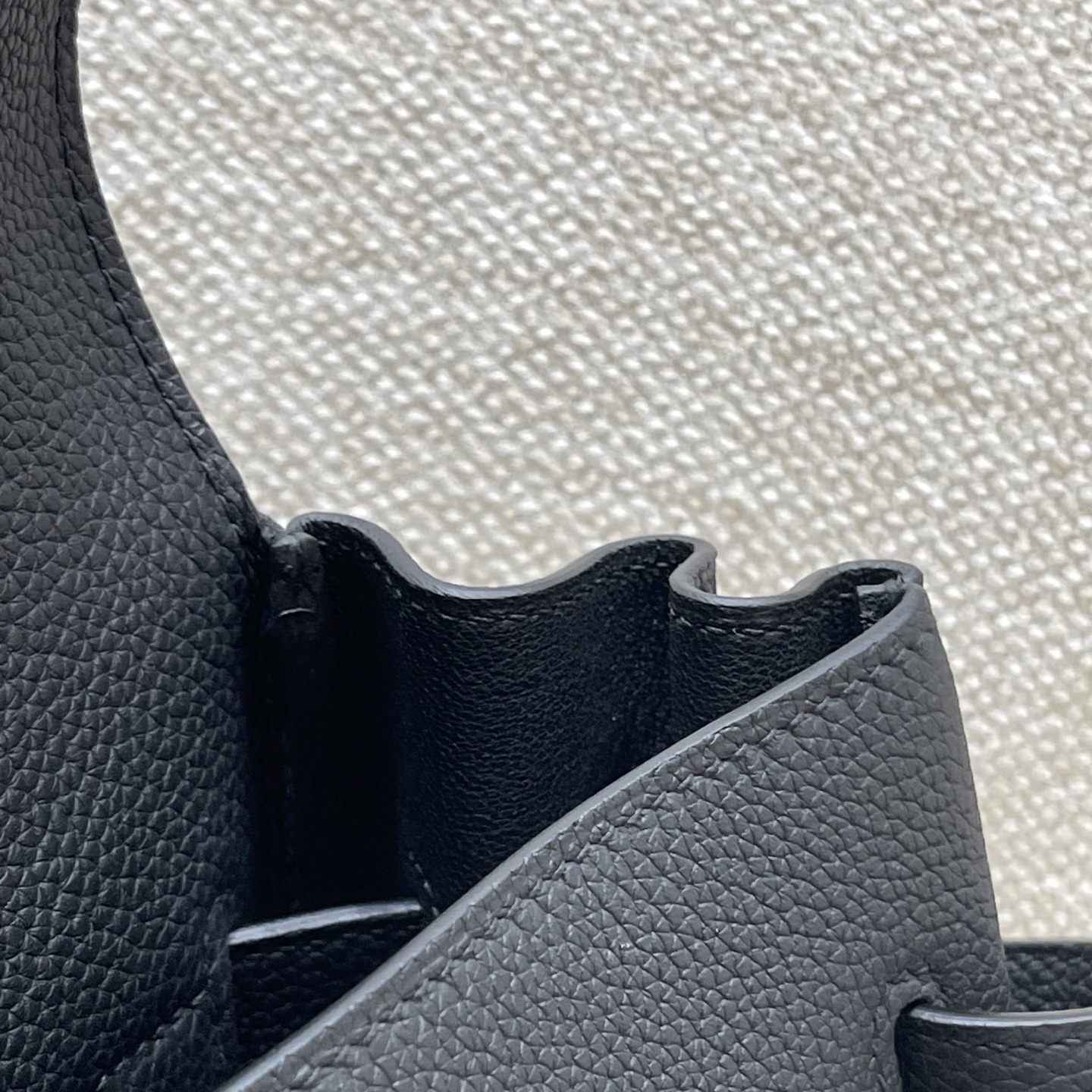 Hermès Model: Kelly 34 Messenger Color: Black with Silver Hardware Dimensions: 34cm x 27cm x 14cm