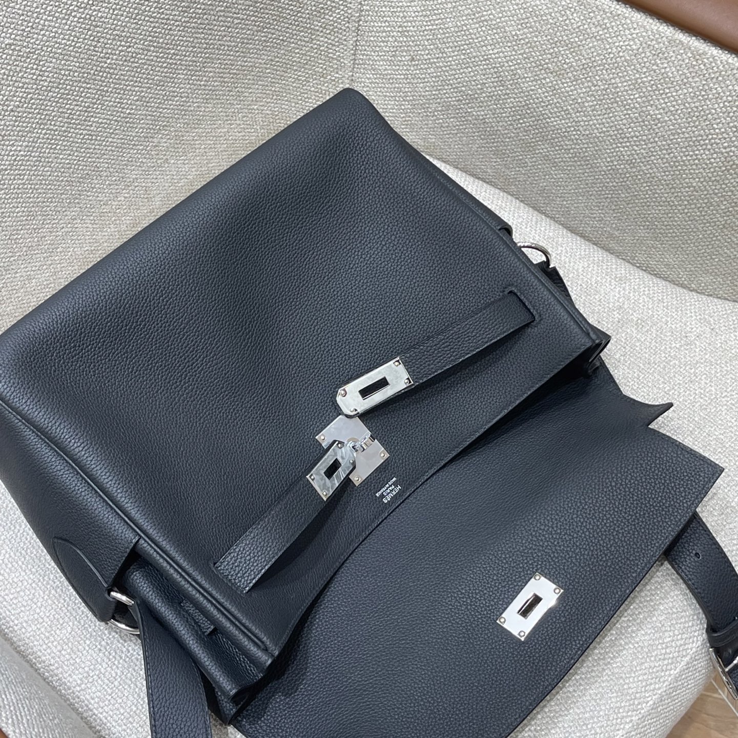 Hermès Model: Kelly 34 Messenger Color: Black with Silver Hardware Dimensions: 34cm x 27cm x 14cm