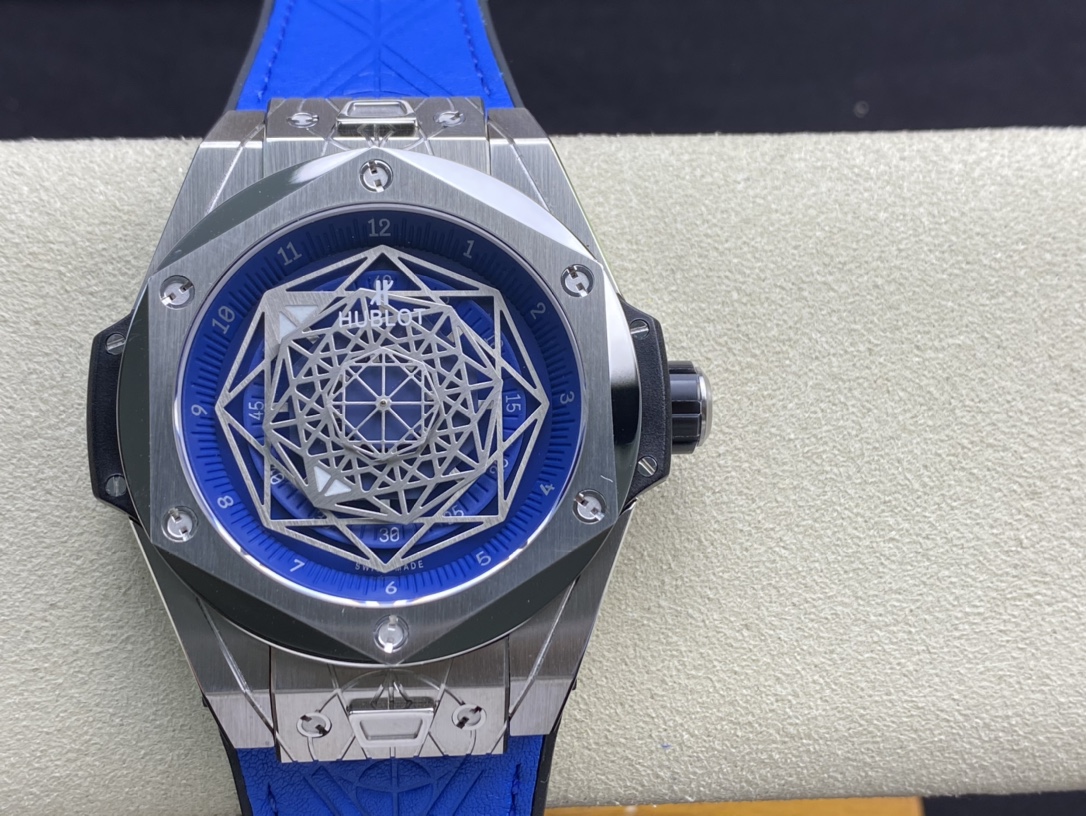 Vacheron Constantin Big Bang Sang Bleu Tattoo Collection 45mm×14mm｜HB Production Customized Movement Swiss Calibrated Version Three-dimensional Geometric Lines Three Octagonal Hollow Rhodium-plated Hands Black Heat-transferred Calfskin Strap (Natural Rubb