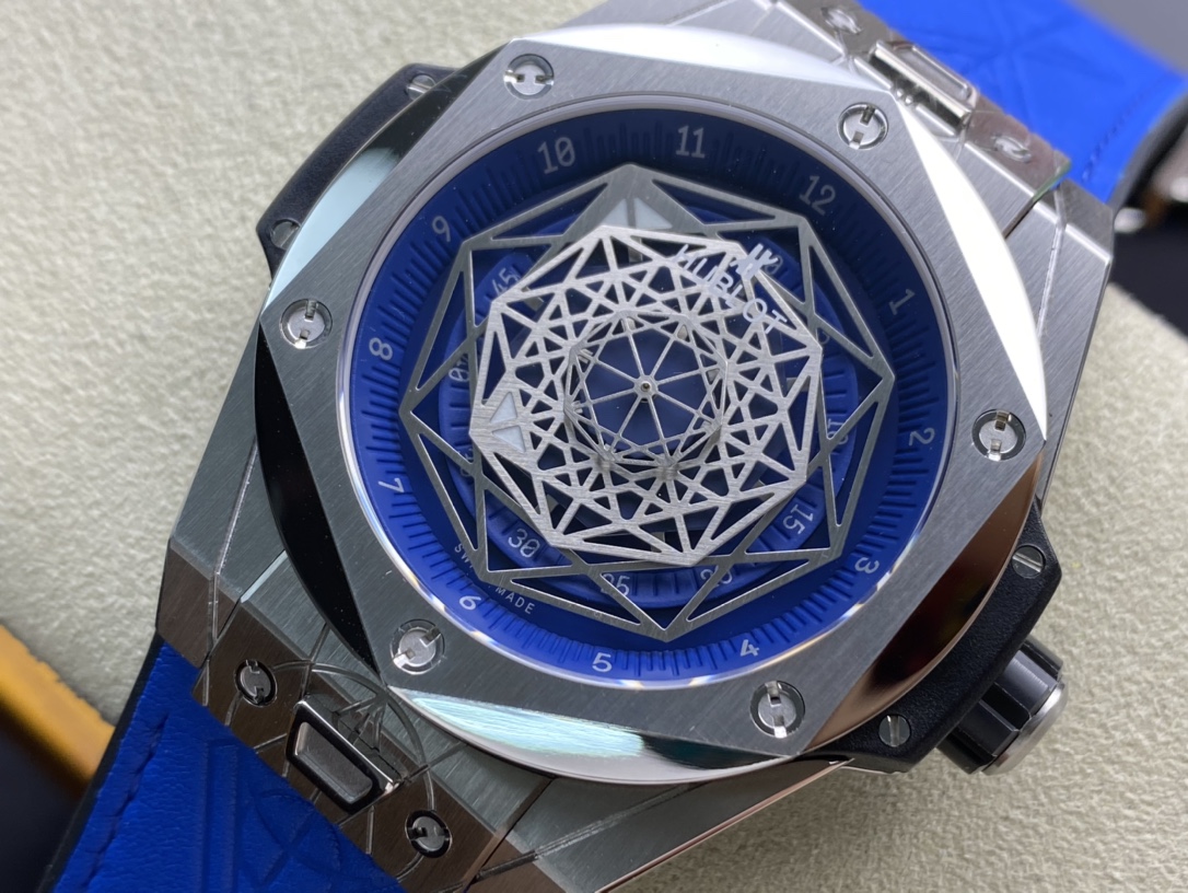 Vacheron Constantin Big Bang Sang Bleu Tattoo Collection 45mm×14mm｜HB Production Customized Movement Swiss Calibrated Version Three-dimensional Geometric Lines Three Octagonal Hollow Rhodium-plated Hands Black Heat-transferred Calfskin Strap (Natural Rubb