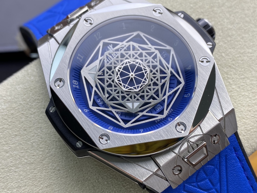 Vacheron Constantin Big Bang Sang Bleu Tattoo Collection 45mm×14mm｜HB Production Customized Movement Swiss Calibrated Version Three-dimensional Geometric Lines Three Octagonal Hollow Rhodium-plated Hands Black Heat-transferred Calfskin Strap (Natural Rubb