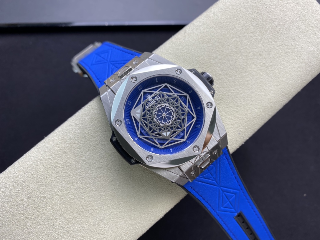 Vacheron Constantin Big Bang Sang Bleu Tattoo Collection 45mm×14mm｜HB Production Customized Movement Swiss Calibrated Version Three-dimensional Geometric Lines Three Octagonal Hollow Rhodium-plated Hands Black Heat-transferred Calfskin Strap (Natural Rubb