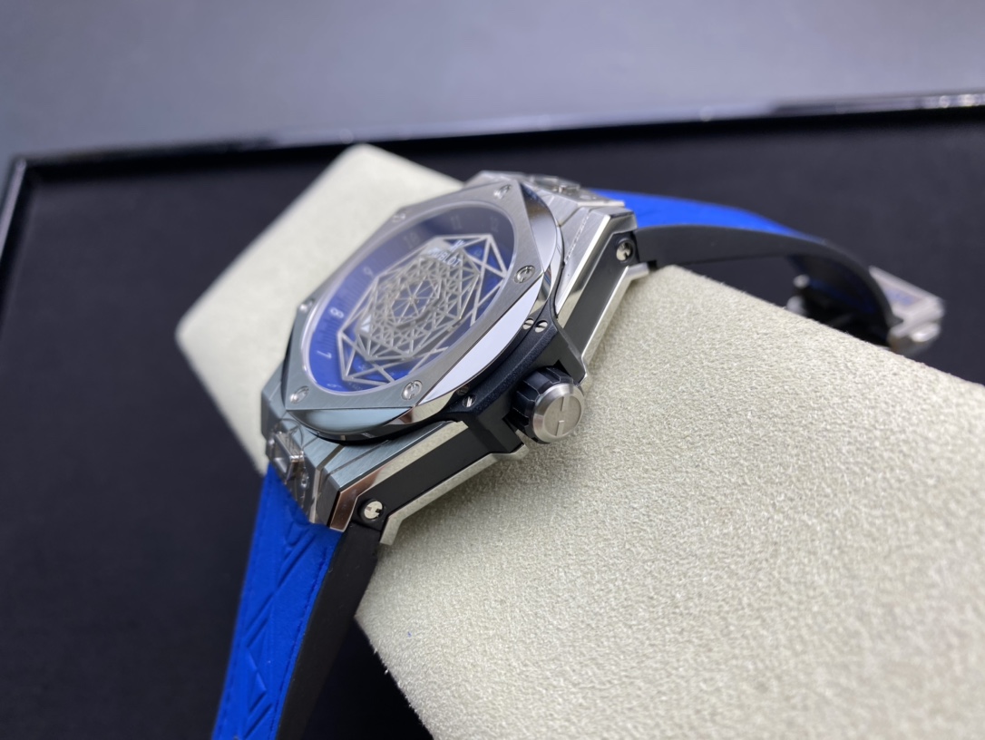 Vacheron Constantin Big Bang Sang Bleu Tattoo Collection 45mm×14mm｜HB Production Customized Movement Swiss Calibrated Version Three-dimensional Geometric Lines Three Octagonal Hollow Rhodium-plated Hands Black Heat-transferred Calfskin Strap (Natural Rubb