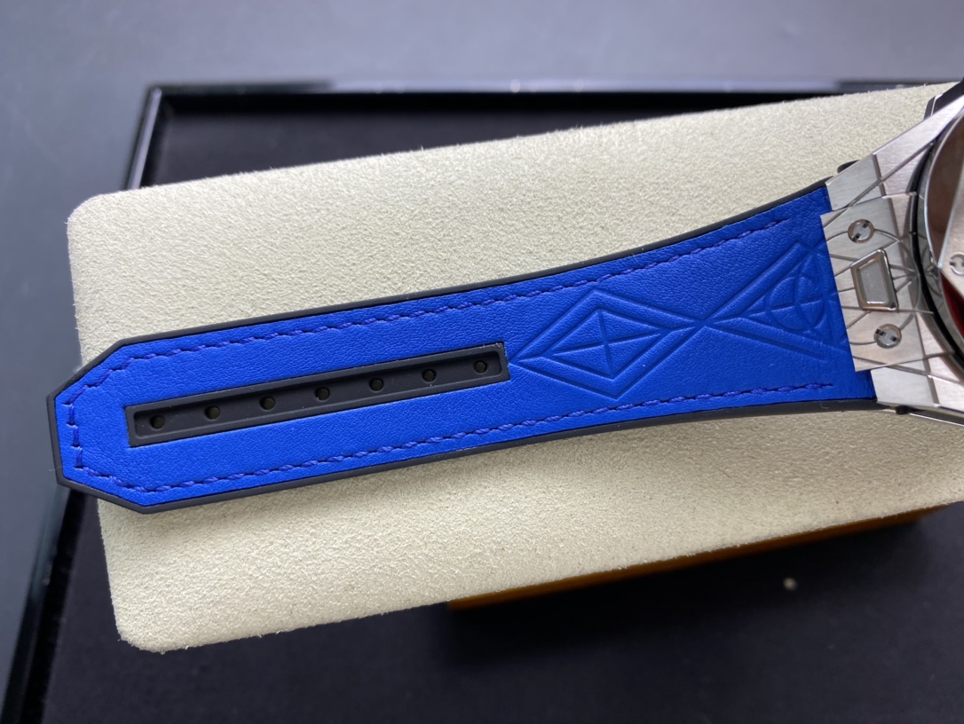 Vacheron Constantin Big Bang Sang Bleu Tattoo Collection 45mm×14mm｜HB Production Customized Movement Swiss Calibrated Version Three-dimensional Geometric Lines Three Octagonal Hollow Rhodium-plated Hands Black Heat-transferred Calfskin Strap (Natural Rubb