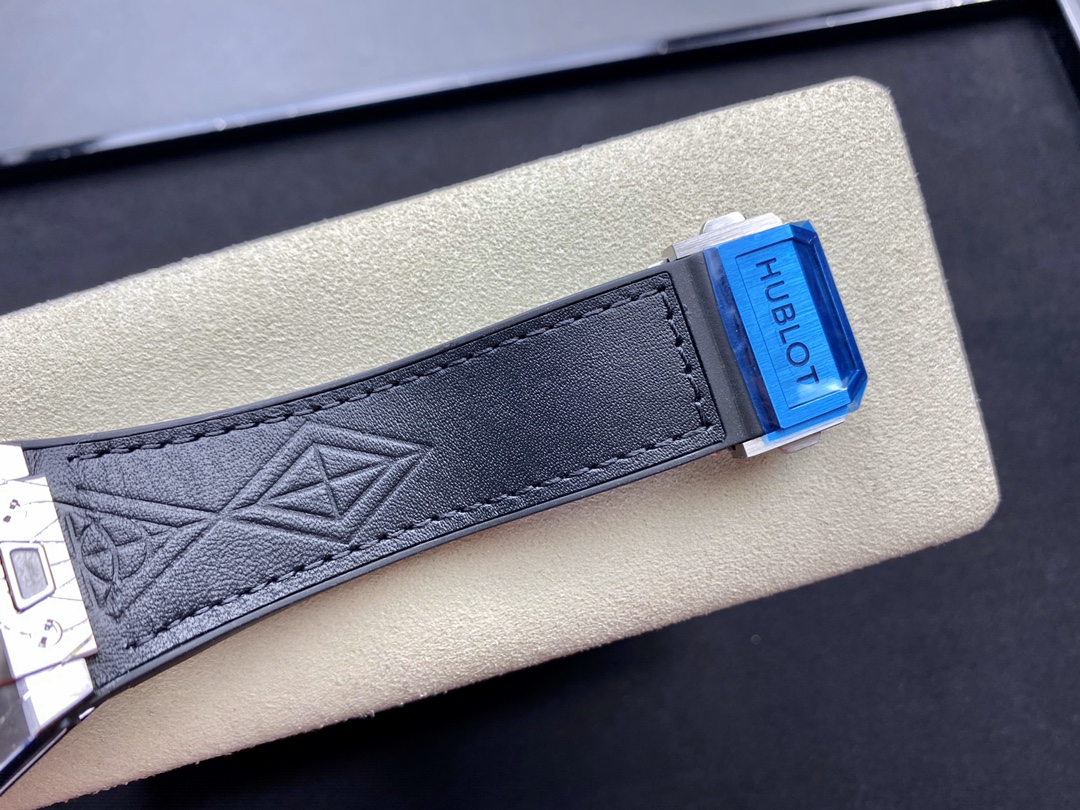 Vacheron Constantin Big Bang Sang Bleu Tattoo Collection FIFA World Cup Limited Edition 45mm×14mm｜HB Production Customized Caliber HUB1213 Swiss Calibrated Version Three-dimensional Geometric Lines Three Octagonal Hollow Rhodium-plated Hands Black Heat-tr