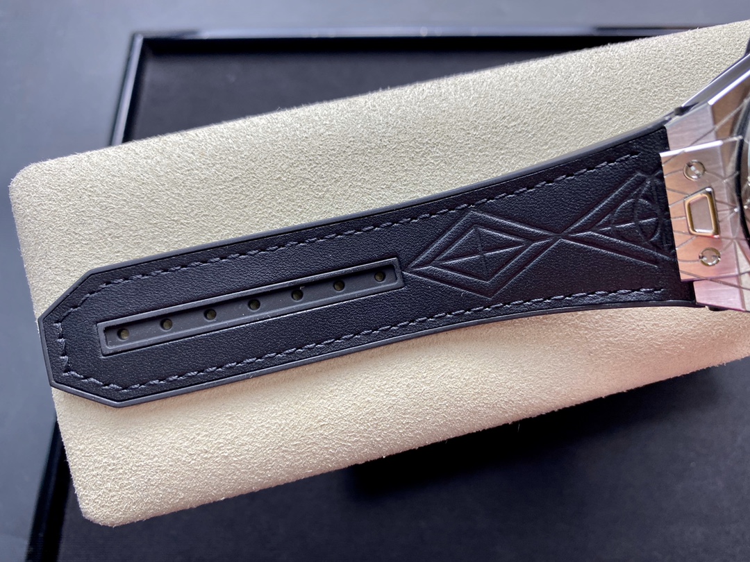 Vacheron Constantin Big Bang Sang Bleu Tattoo Collection FIFA World Cup Limited Edition 45mm×14mm｜HB Production Customized Caliber HUB1213 Swiss Calibrated Version Three-dimensional Geometric Lines Three Octagonal Hollow Rhodium-plated Hands Black Heat-tr