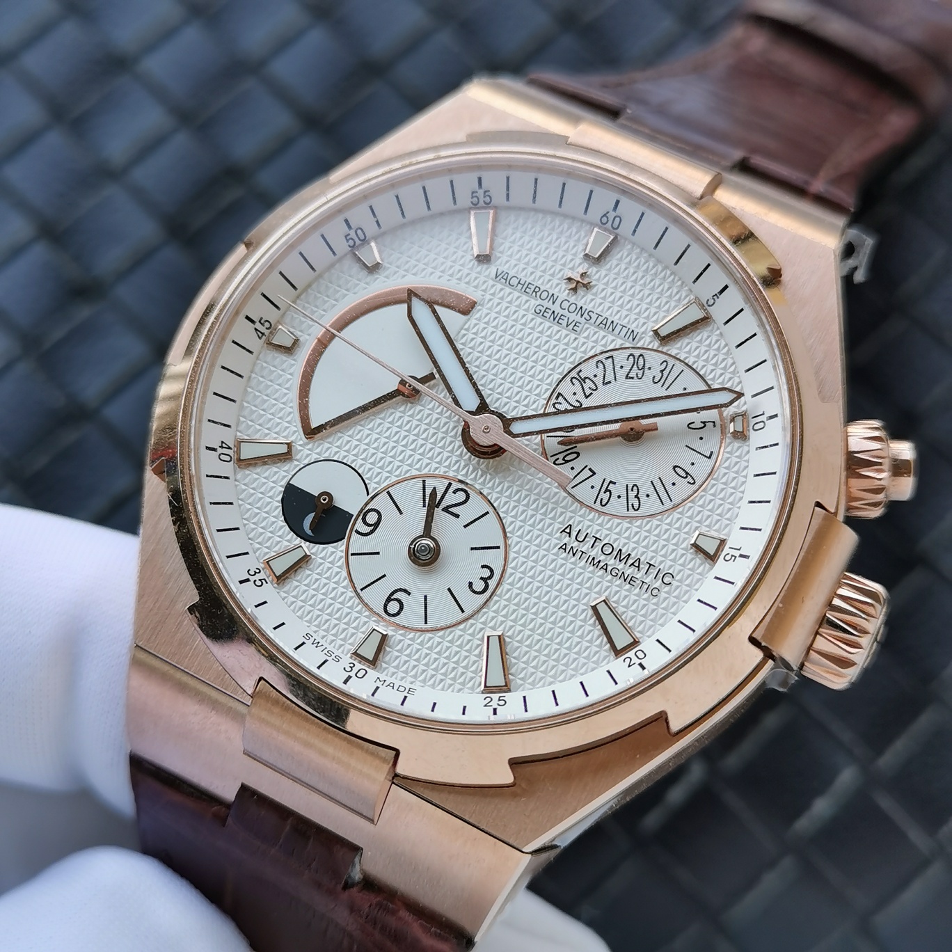 Vacheron Constantin Overseas Collection Multifunctional Watch 42mm×13.5mm｜TWA Production 316L Stainless Steel Case Maltese Octagonal Bezel Replica Caliber 1222-SC Power Reserve/Day-Night/Date/Dual Time Zone Functions Soft Iron Anti-magnetic Cover Crocodil