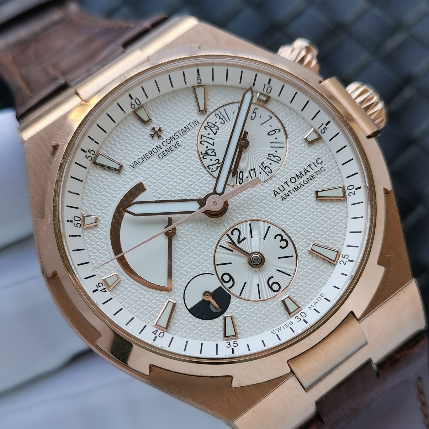 Vacheron Constantin Overseas Collection Multifunctional Watch 42mm×13.5mm｜TWA Production 316L Stainless Steel Case Maltese Octagonal Bezel Replica Caliber 1222-SC Power Reserve/Day-Night/Date/Dual Time Zone Functions Soft Iron Anti-magnetic Cover Crocodil