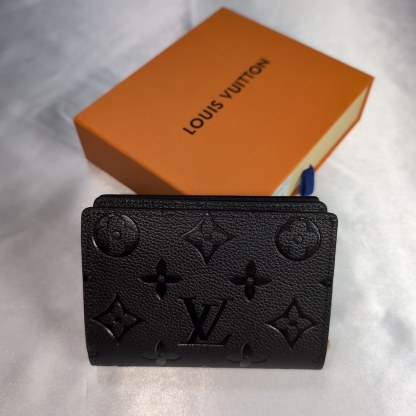 ルイヴィトン 二つ折り財布　アンプラント　ポルトフォイユ・クレア　ブラック