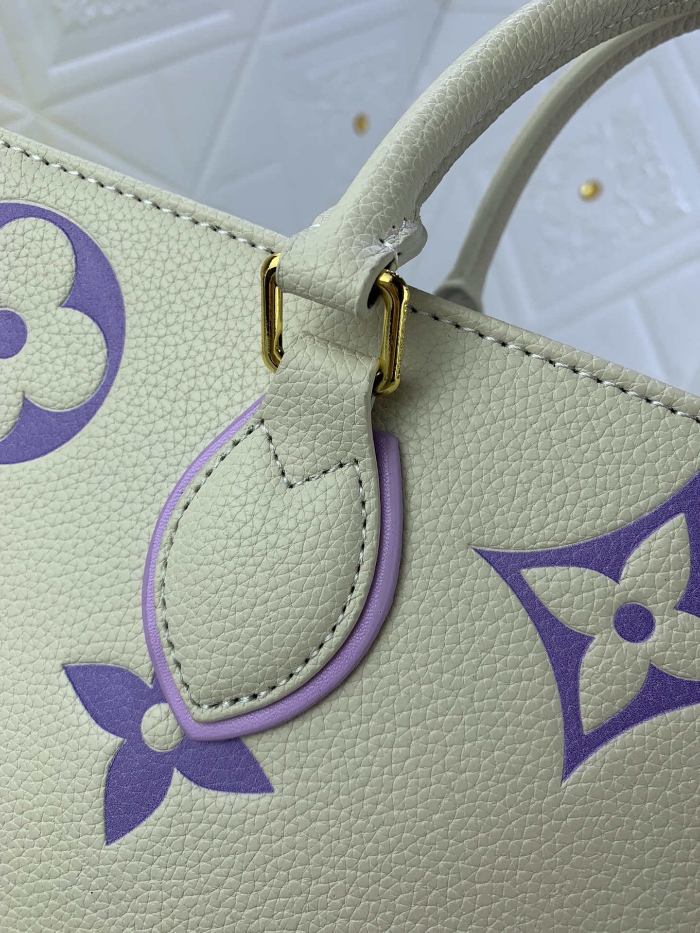 Louis Vuitton（ルイヴィトン） ONTHEGO ミディアム ハンドバッグ