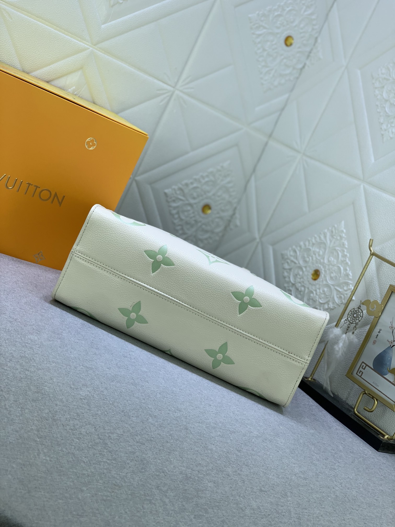 Louis Vuitton（ルイヴィトン） ONTHEGO ミディアム ハンドバッグ