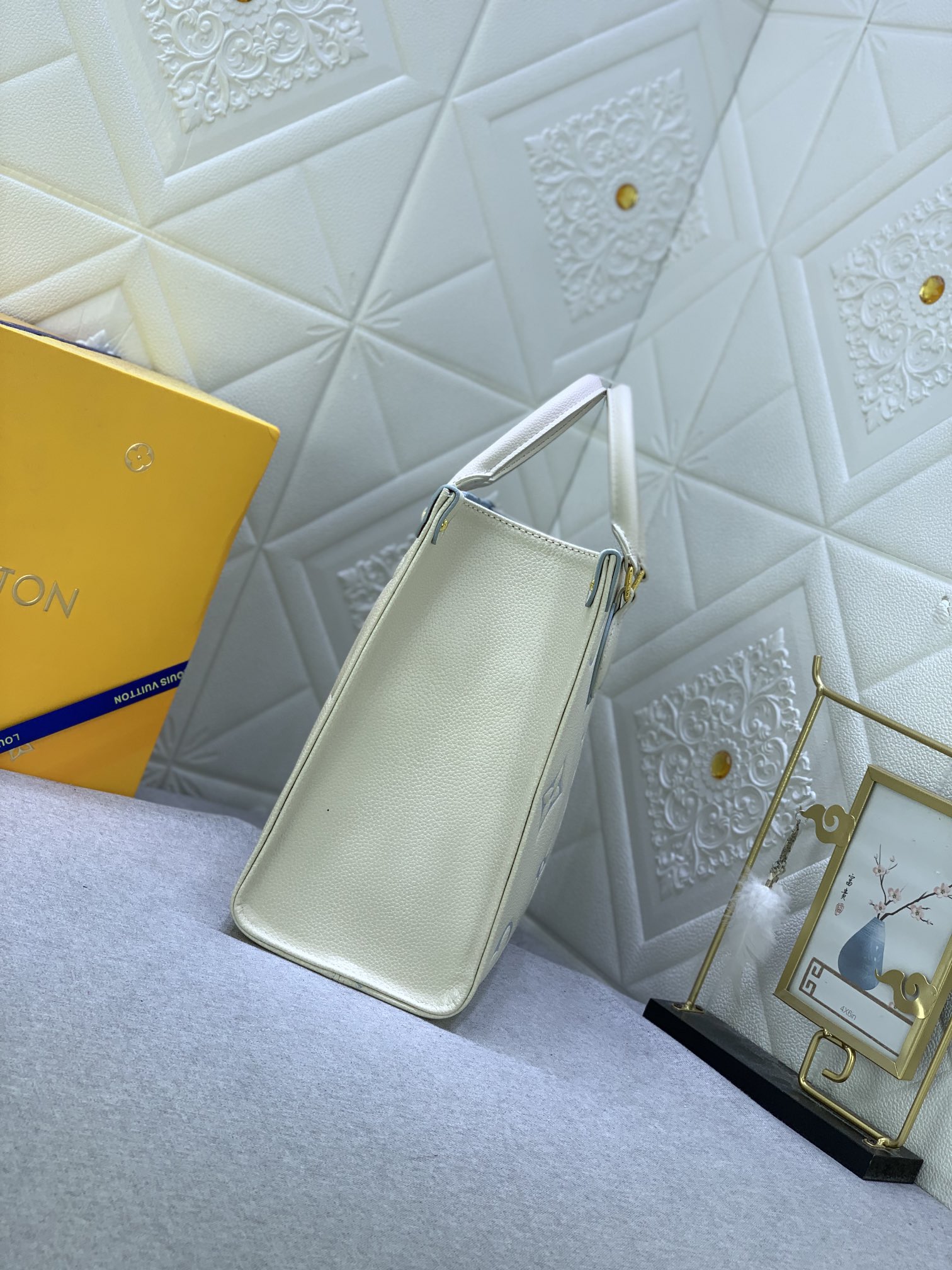 Louis Vuitton（ルイヴィトン） ONTHEGO ミディアム ハンドバッグ