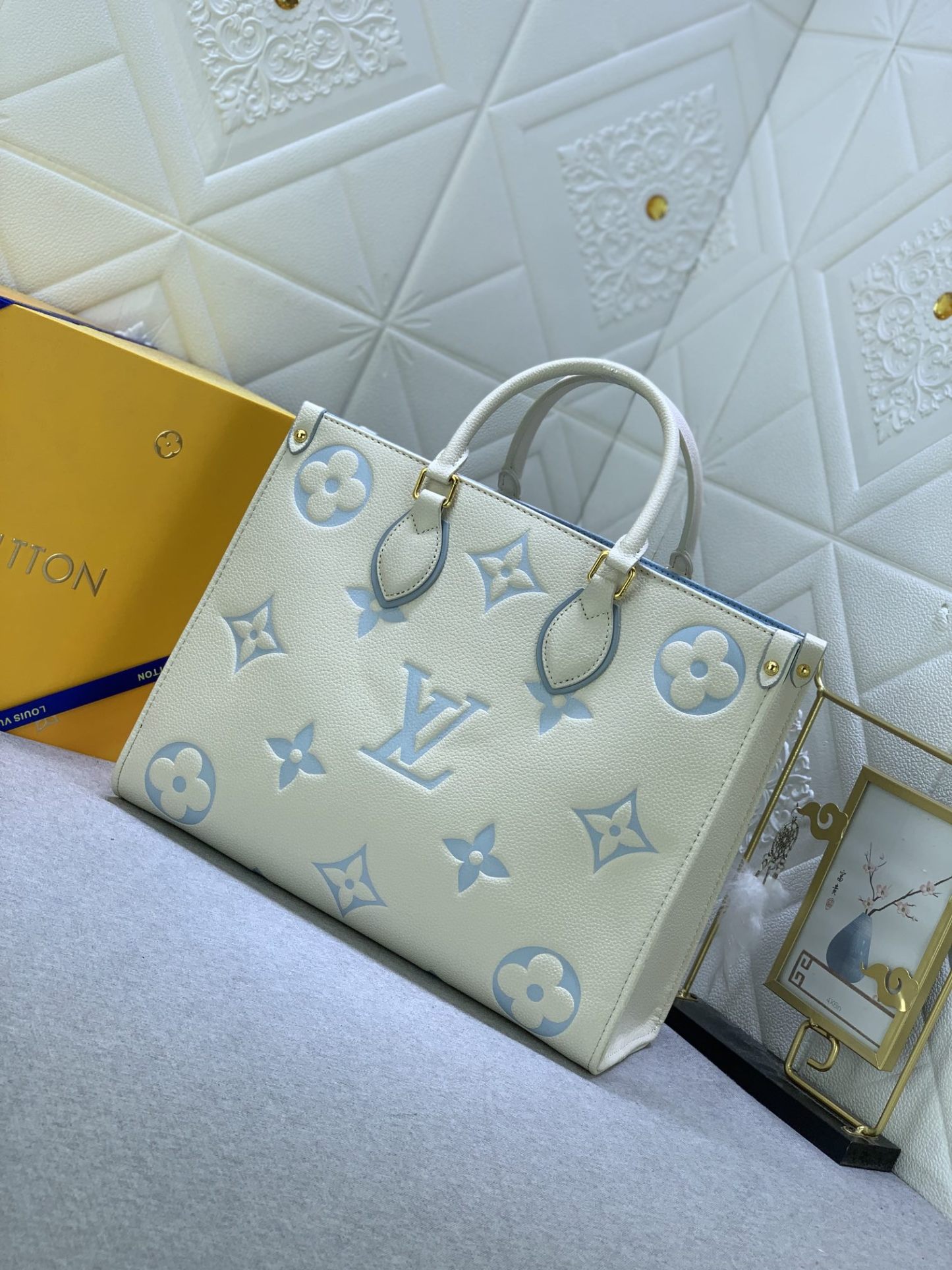 Louis Vuitton（ルイヴィトン） ONTHEGO ミディアム ハンドバッグ