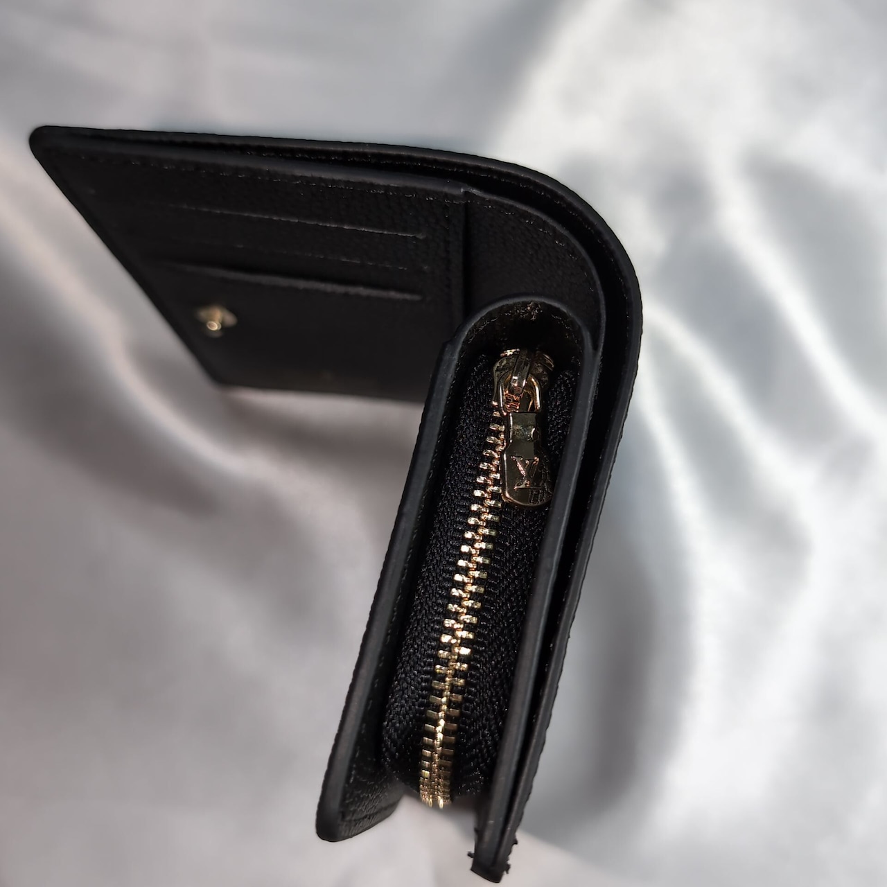 ルイヴィトン 二つ折り財布　アンプラント　ポルトフォイユ・クレア　ブラック