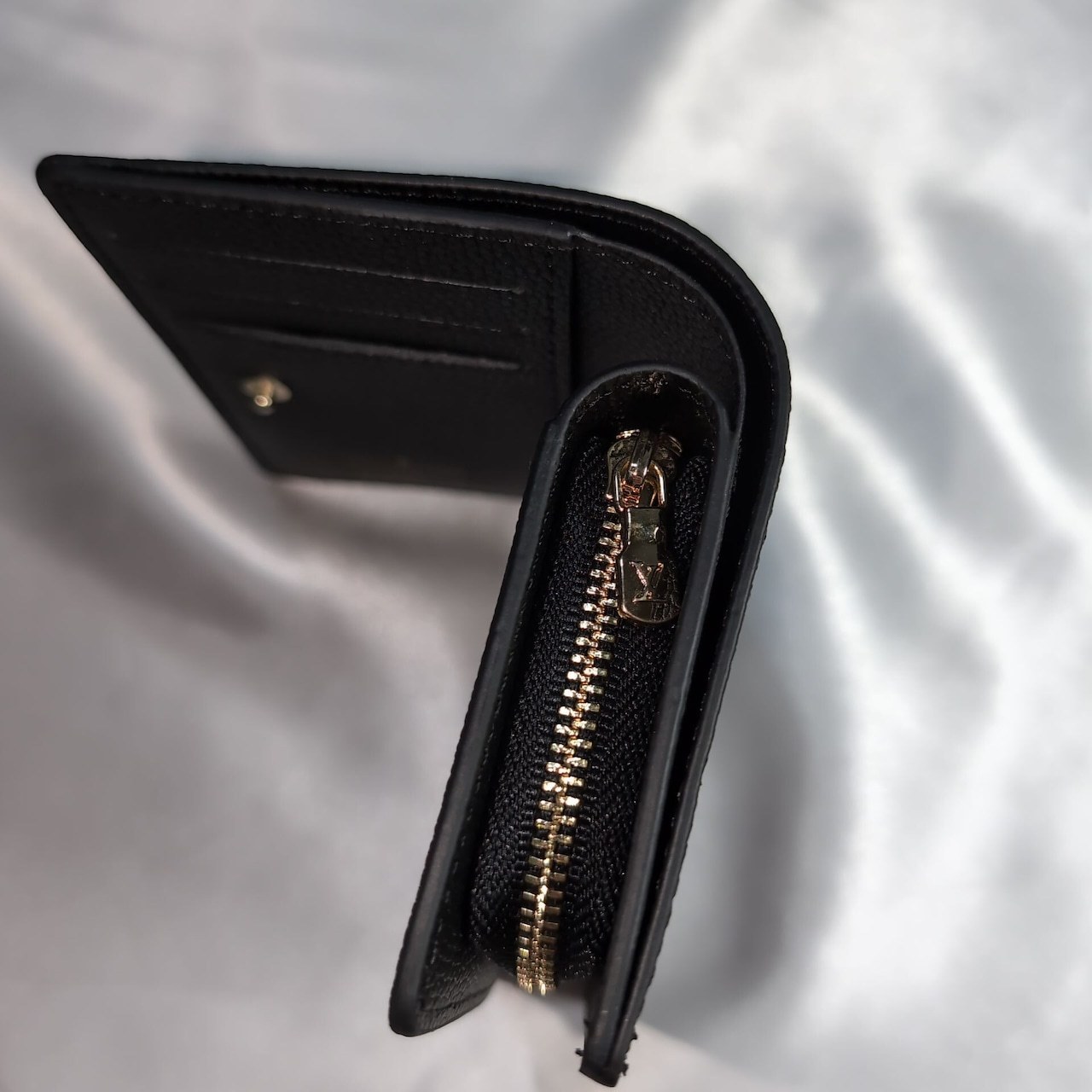 ルイヴィトン 二つ折り財布　アンプラント　ポルトフォイユ・クレア　ブラック