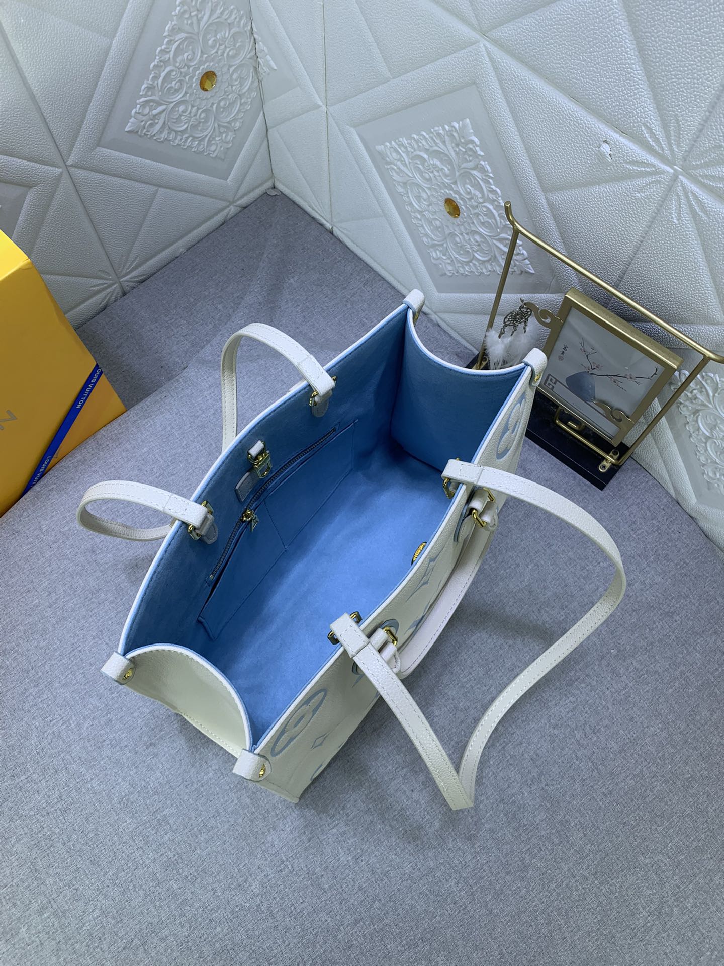 Louis Vuitton（ルイヴィトン） ONTHEGO ミディアム ハンドバッグ