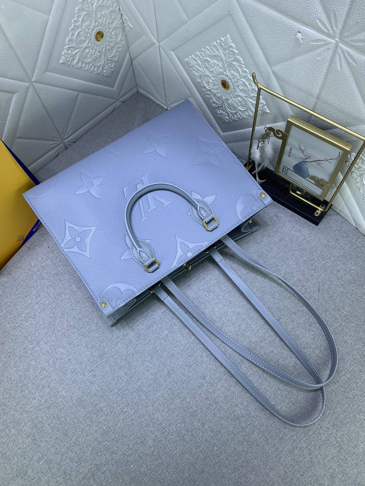 Louis Vuitton（ルイヴィトン） ONTHEGO ミディアム ハンドバッグ