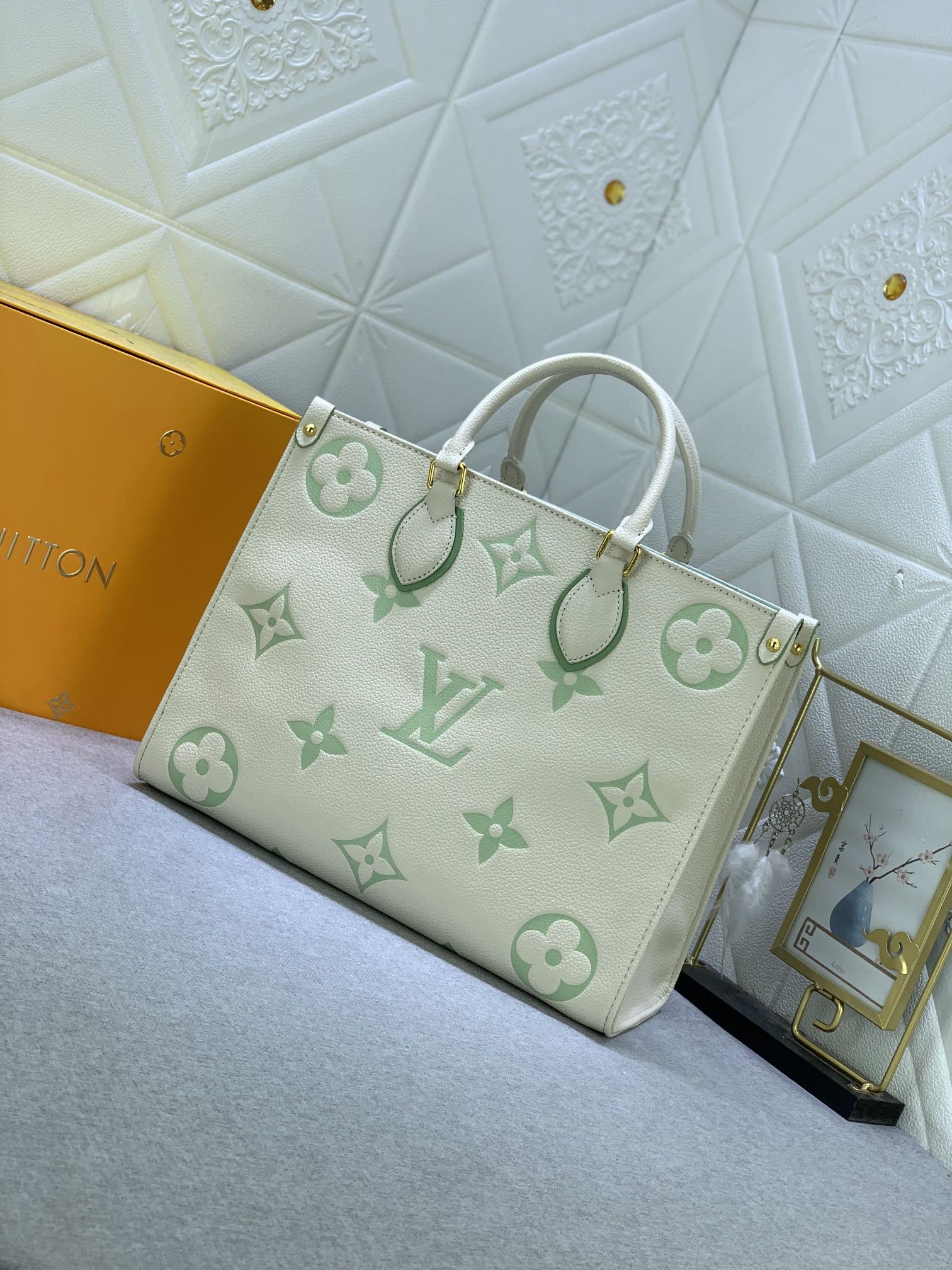Louis Vuitton（ルイヴィトン） ONTHEGO ミディアム ハンドバッグ