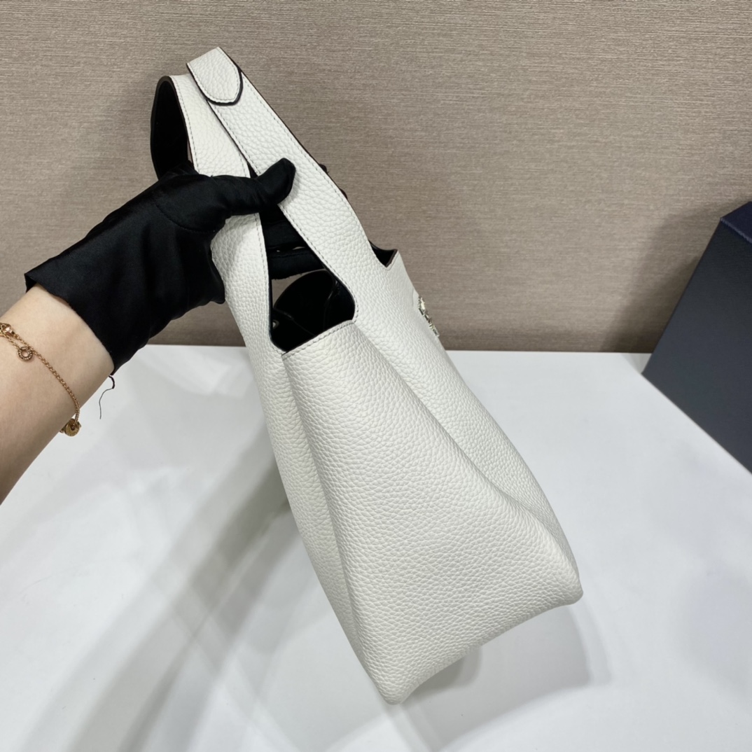 PRADA普拉达进口柔软细腻小牛皮菜篮子托特腋下包1BG335