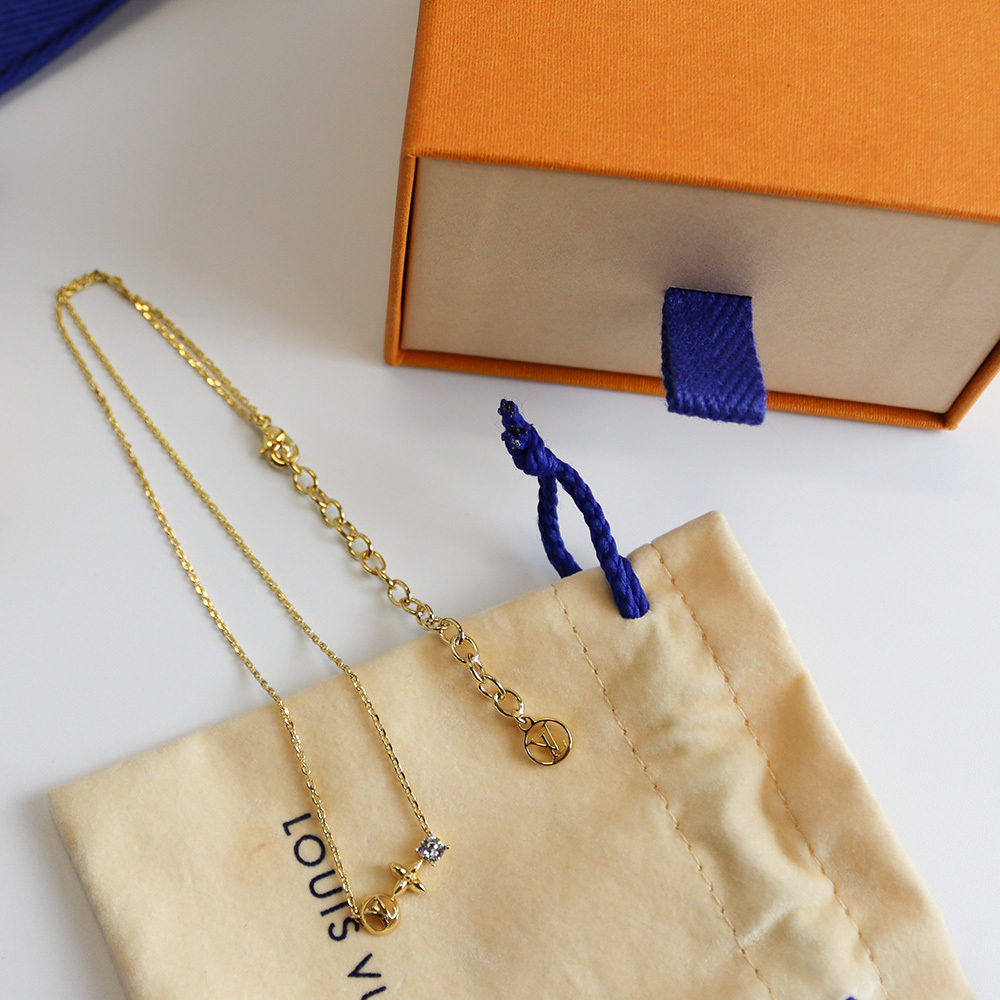 新作☆LOUIS VUITTONルイヴィトン★コリエ・プティ ルイ