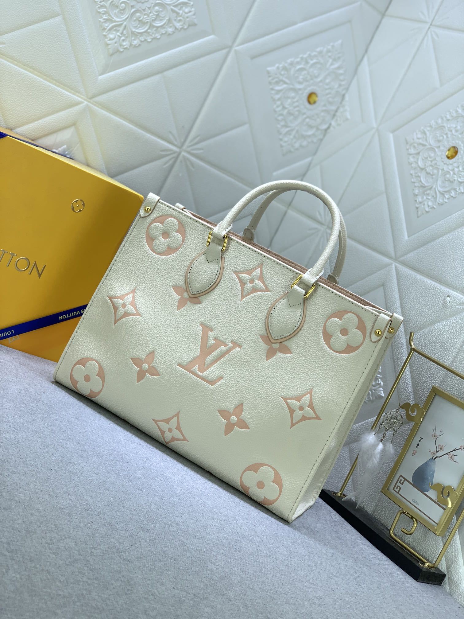 Louis Vuitton（ルイヴィトン） ONTHEGO ミディアム ハンドバッグ