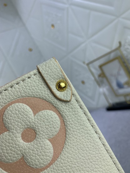 Louis Vuitton（ルイヴィトン） ONTHEGO ミディアム ハンドバッグ