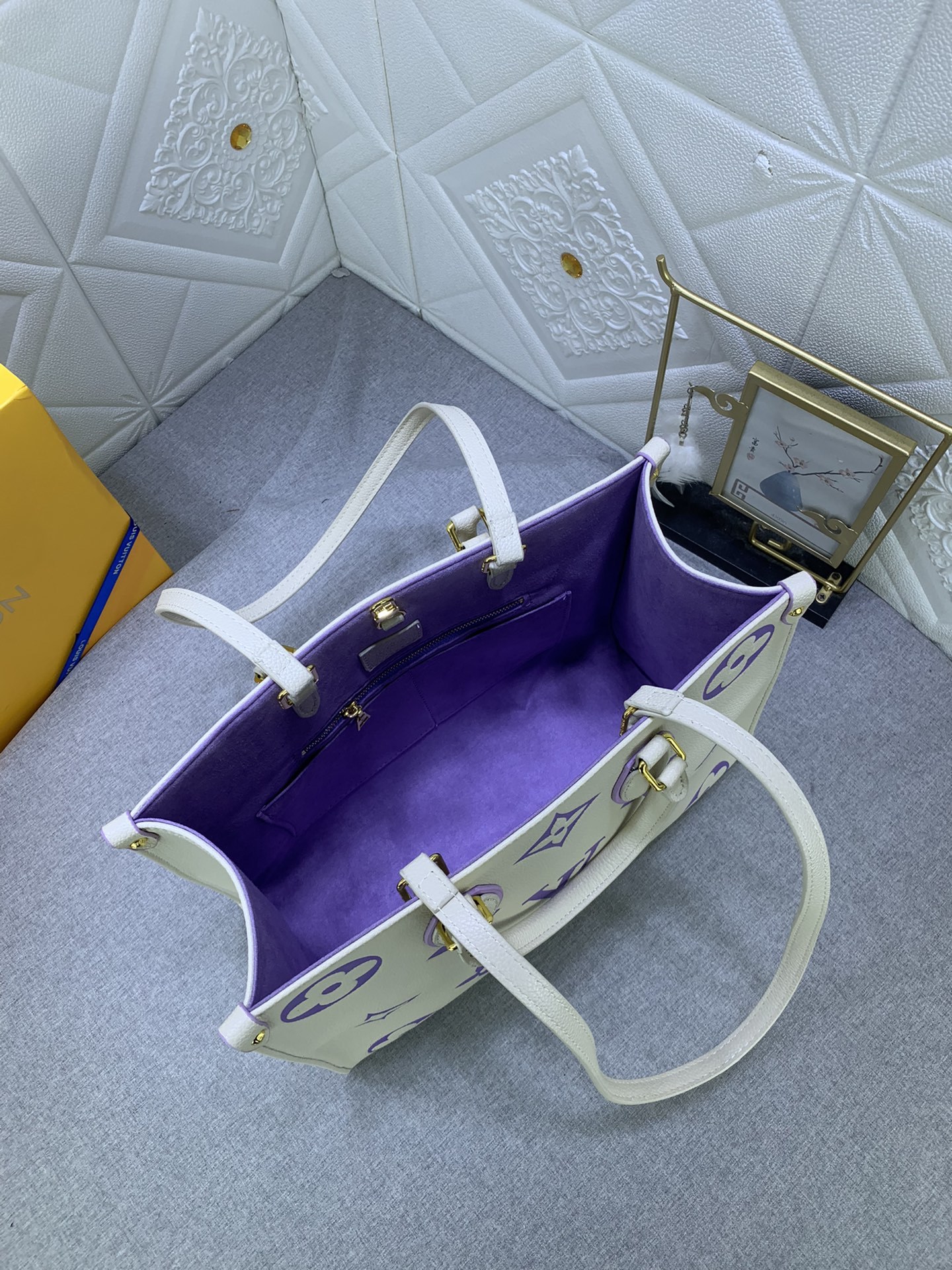 Louis Vuitton（ルイヴィトン） ONTHEGO ミディアム ハンドバッグ