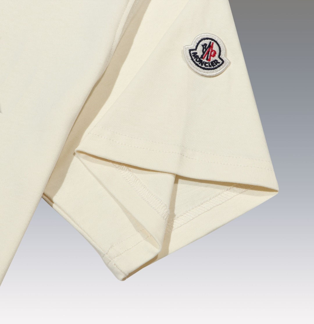 【Moncler 】（モンクレール）男女兼用、ご好評に付き再入荷！