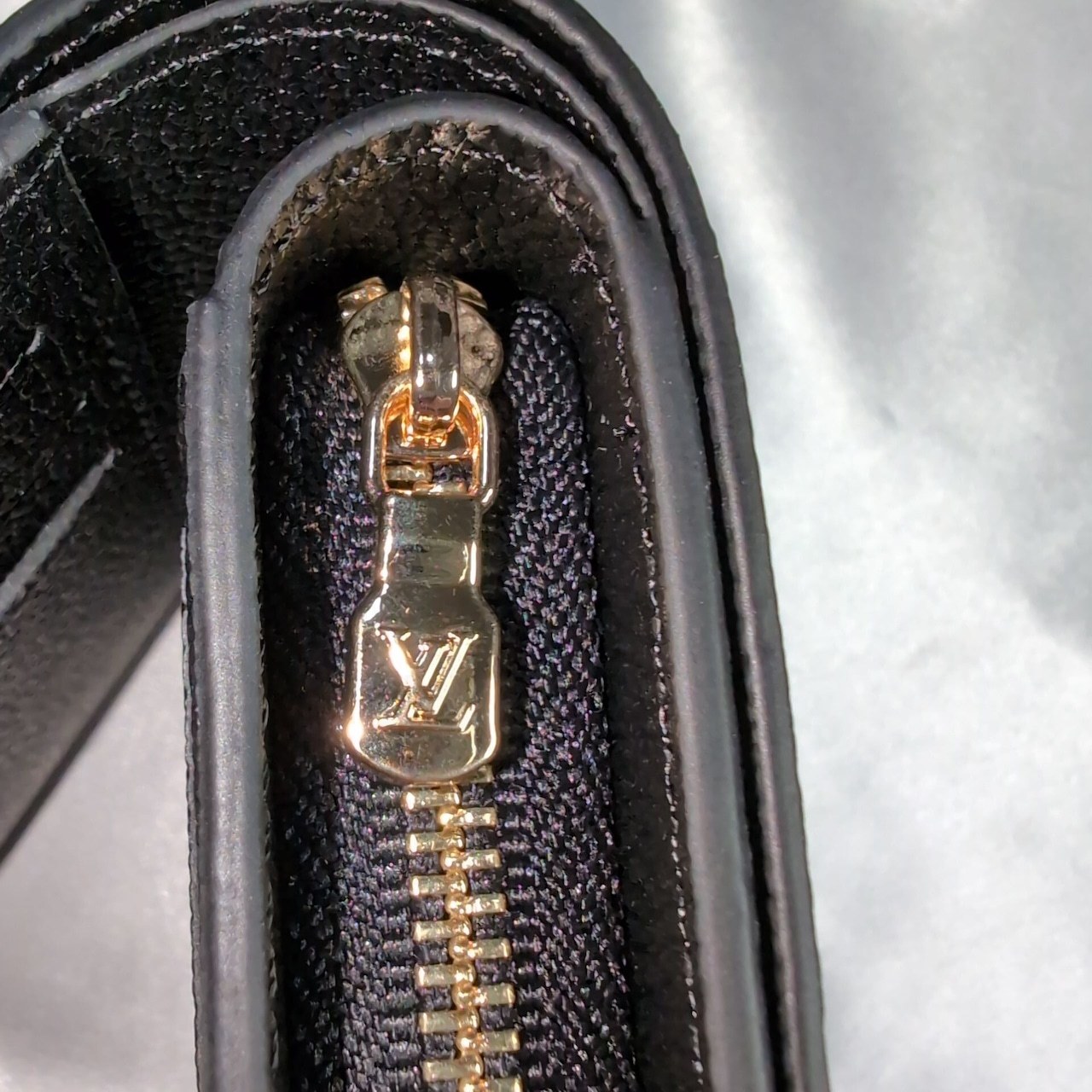 ルイヴィトン 二つ折り財布　アンプラント　ポルトフォイユ・クレア　ブラック