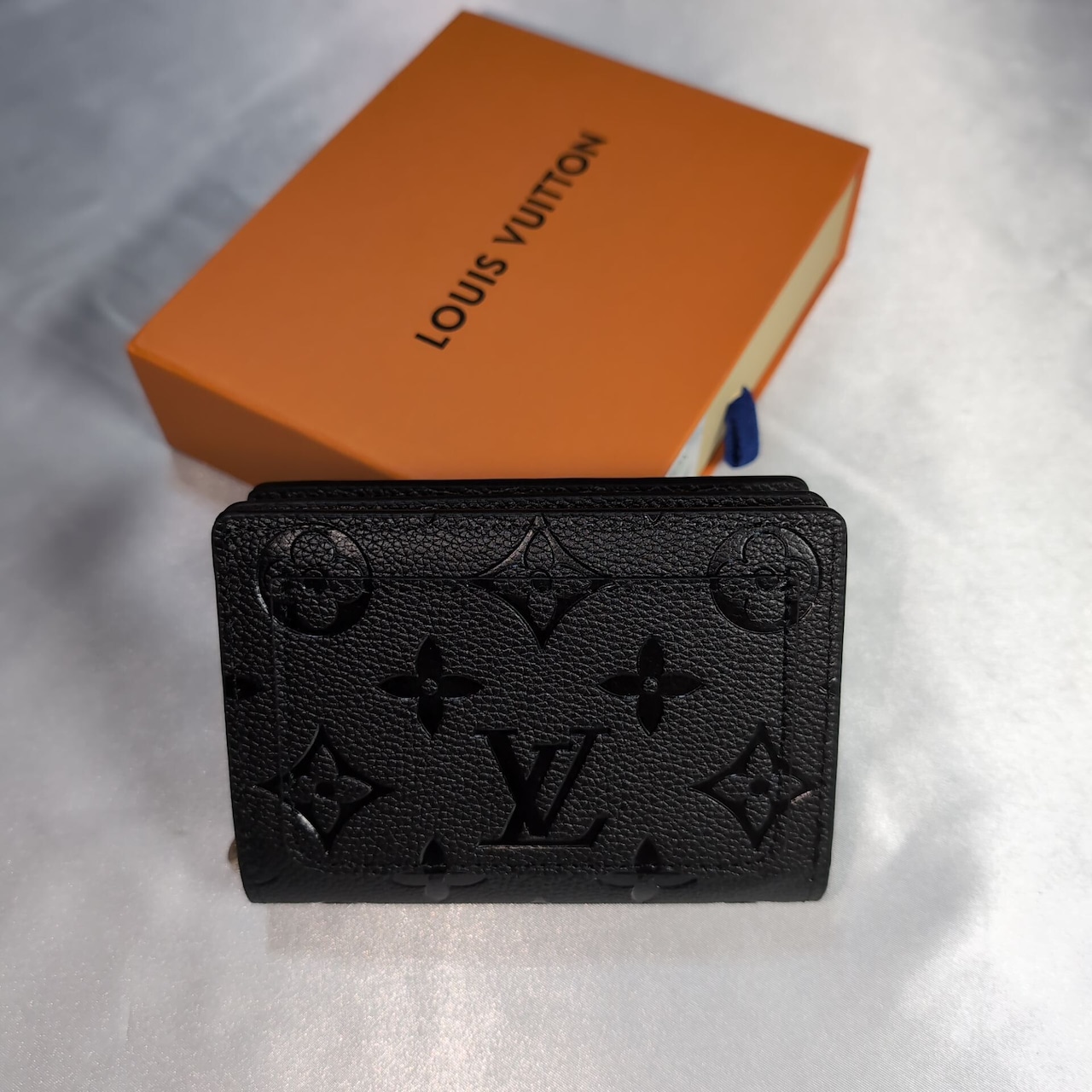 ルイヴィトン 二つ折り財布　アンプラント　ポルトフォイユ・クレア　ブラック