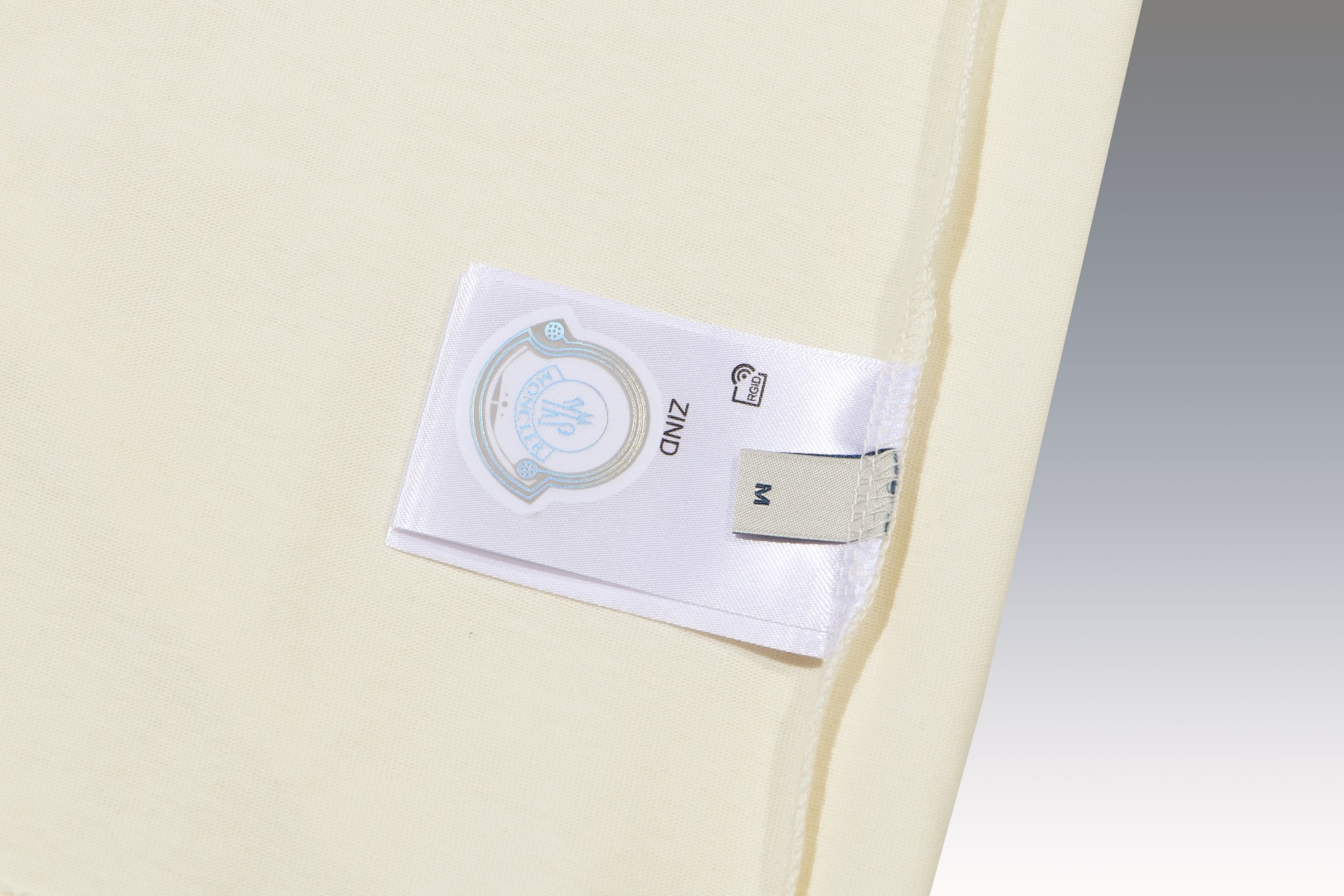 【Moncler 】（モンクレール）男女兼用、ご好評に付き再入荷！