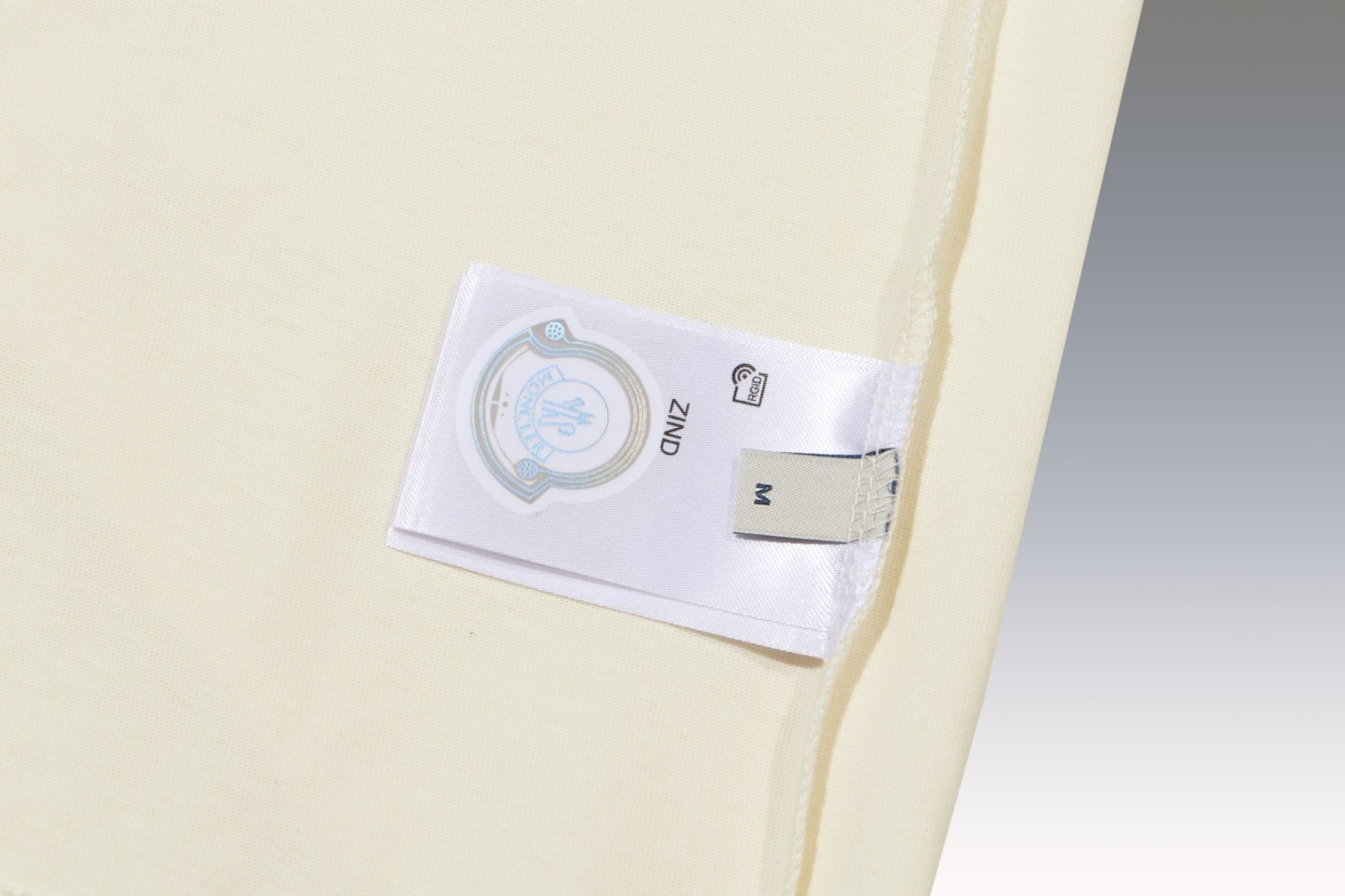 【Moncler 】（モンクレール）男女兼用、ご好評に付き再入荷！