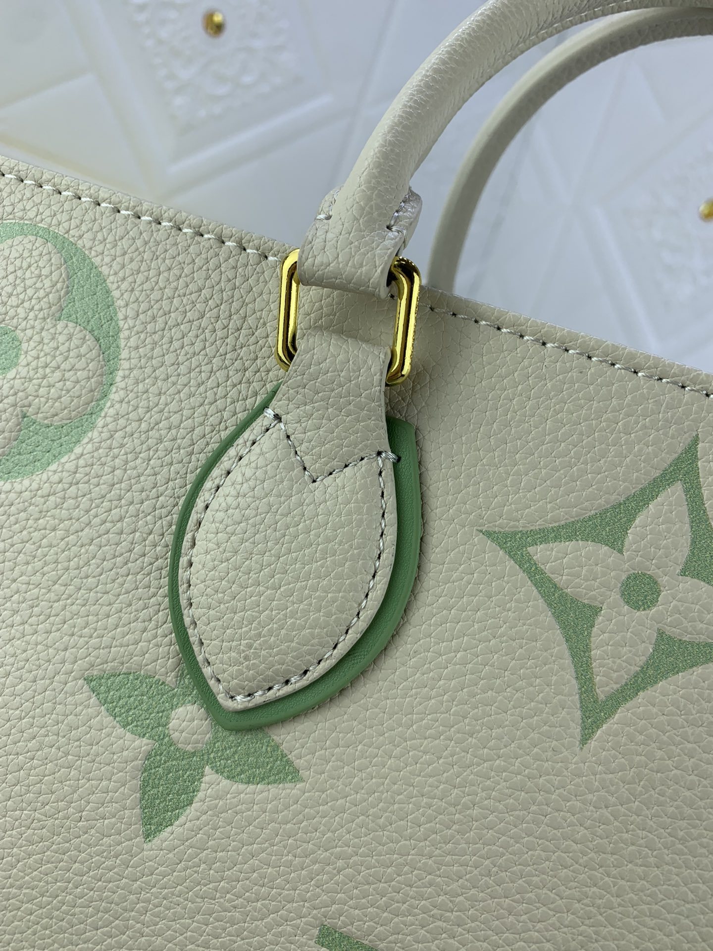 Louis Vuitton（ルイヴィトン） ONTHEGO ミディアム ハンドバッグ