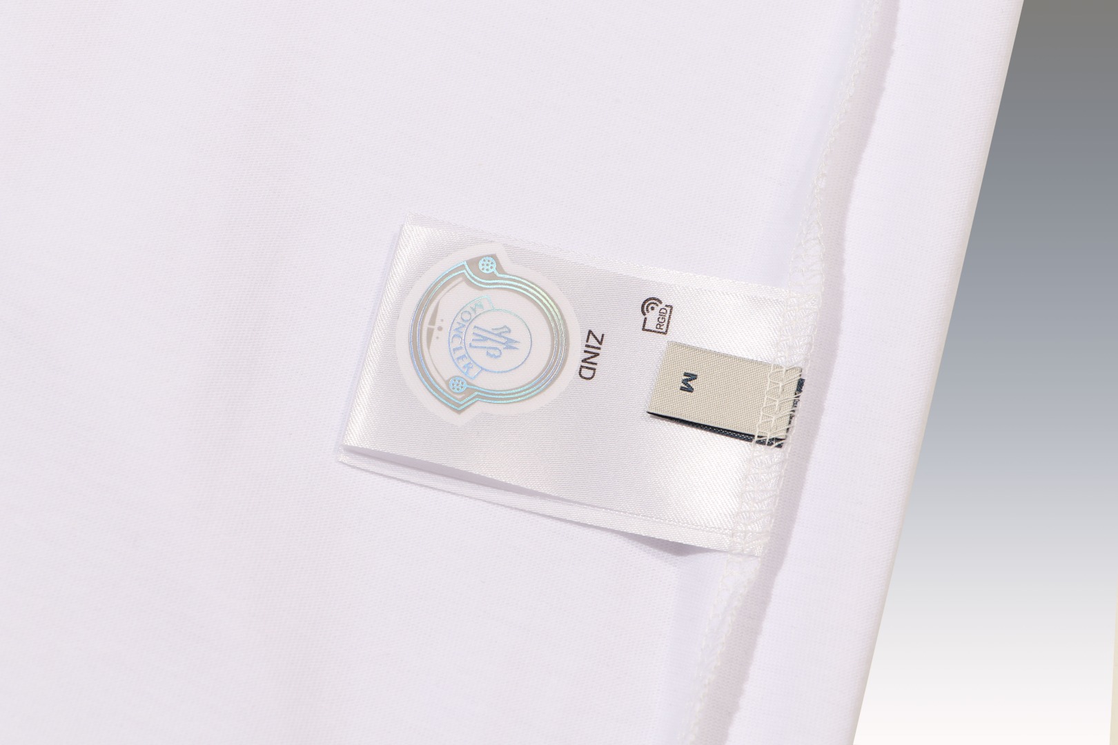 【Moncler 】（モンクレール）男女兼用、ご好評に付き再入荷！